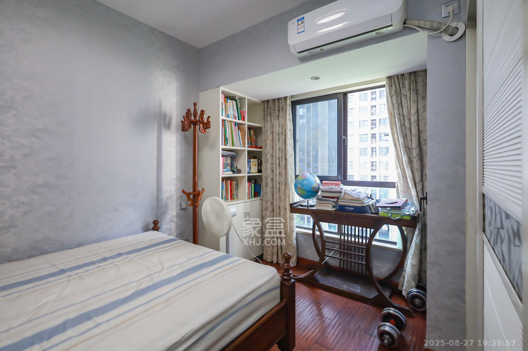 绿地中央广场  3室2厅1卫    145.0万 绿地中央广场  3室2厅1卫    145.0万卧室