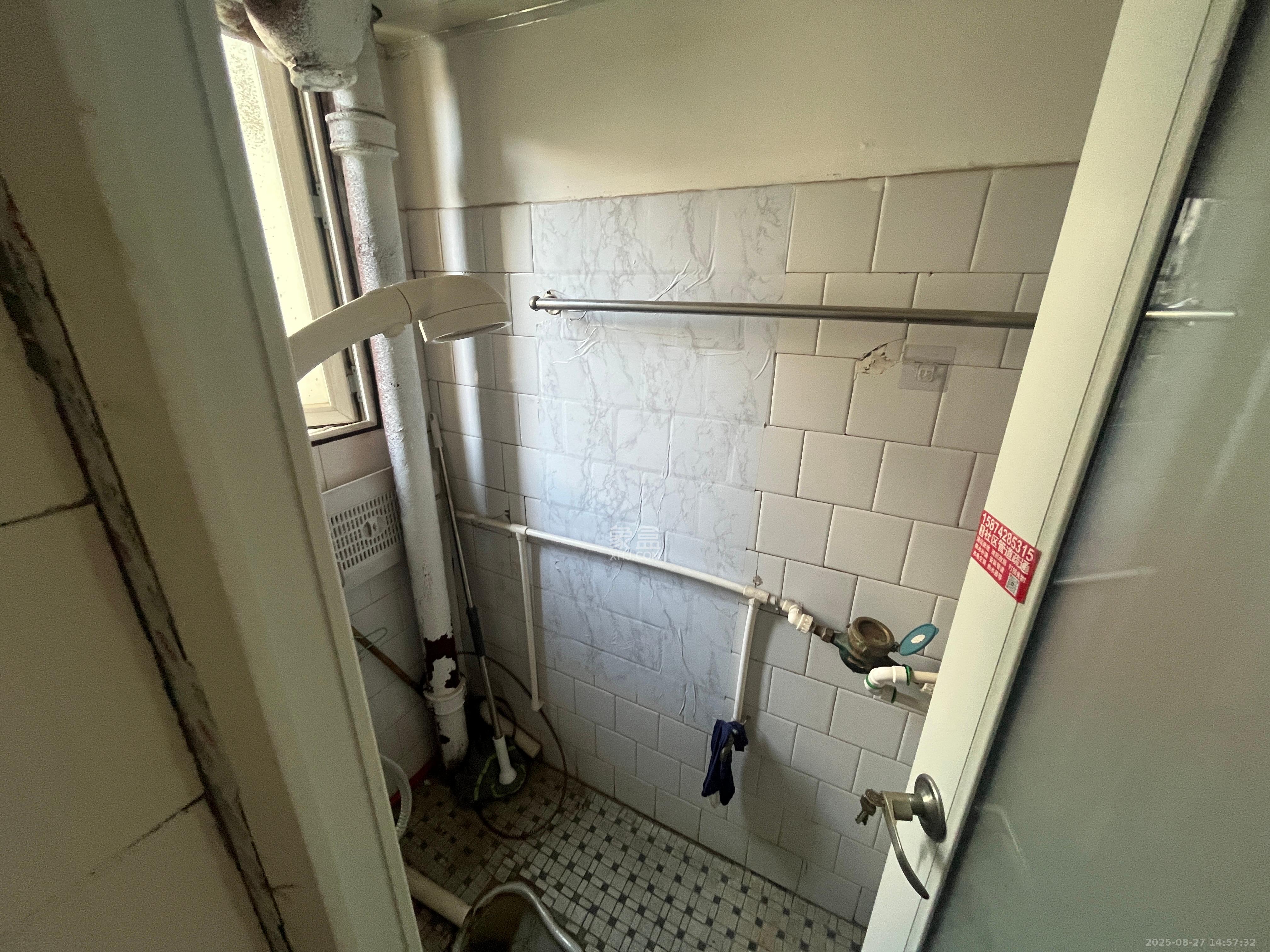 德雅路(邮电村)散盘 1室1厅1卫 1000.0元/月 德雅路(邮电村)散盘 1室1厅1卫 1000.0元/月室内图