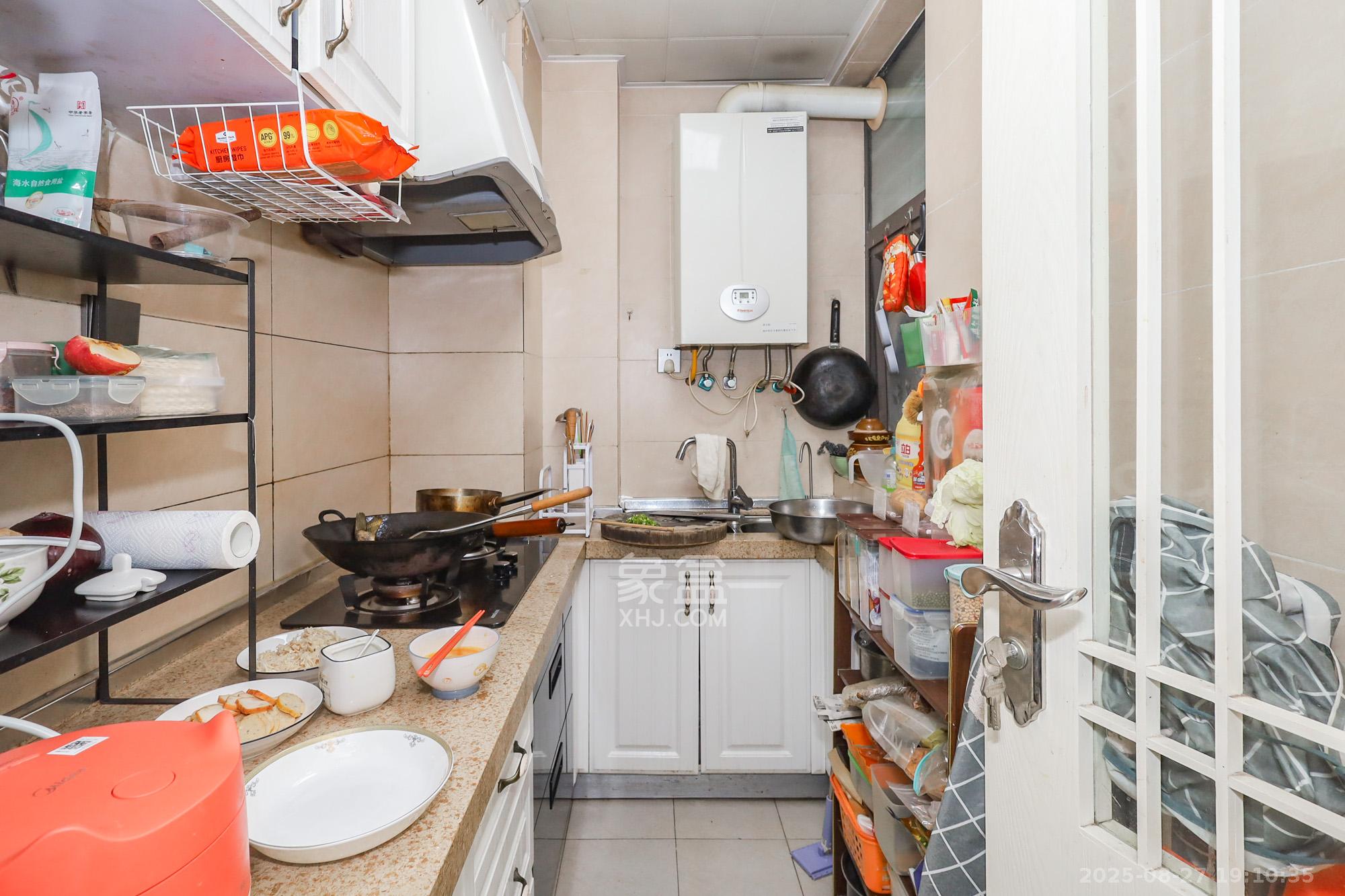 旭辉藏郡(藏郡、旭湘华府) 3室2厅2卫 218.0万 旭辉藏郡(藏郡、旭湘华府) 3室2厅2卫 218.0万厨房