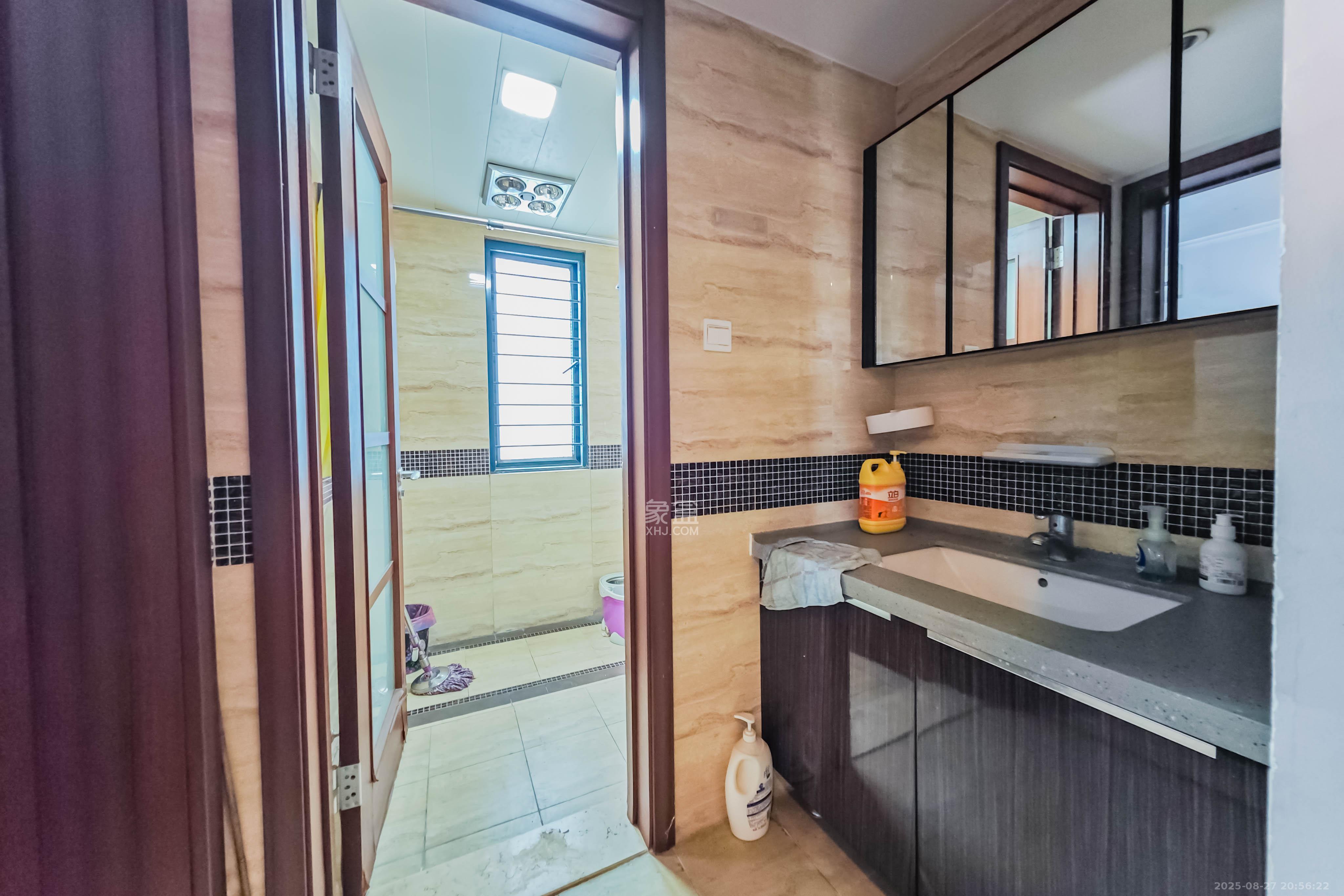 万科金域华府三四期  4室2厅2卫    113.0万 万科金域华府三四期  4室2厅2卫    113.0万卫生间