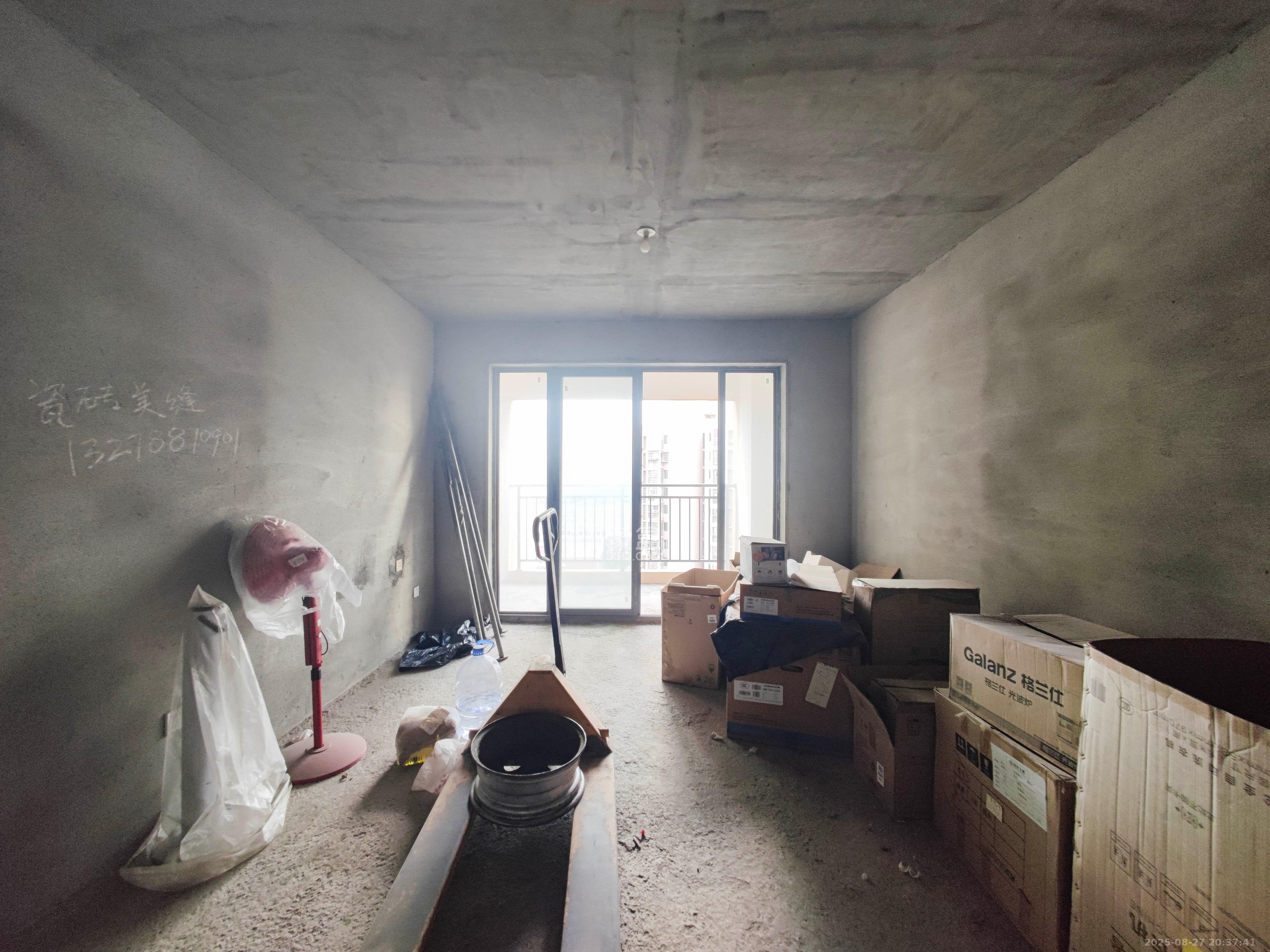 西湖鸿运佳苑 1室0厅0卫 75.0万 西湖鸿运佳苑 1室0厅0卫 75.0万客厅