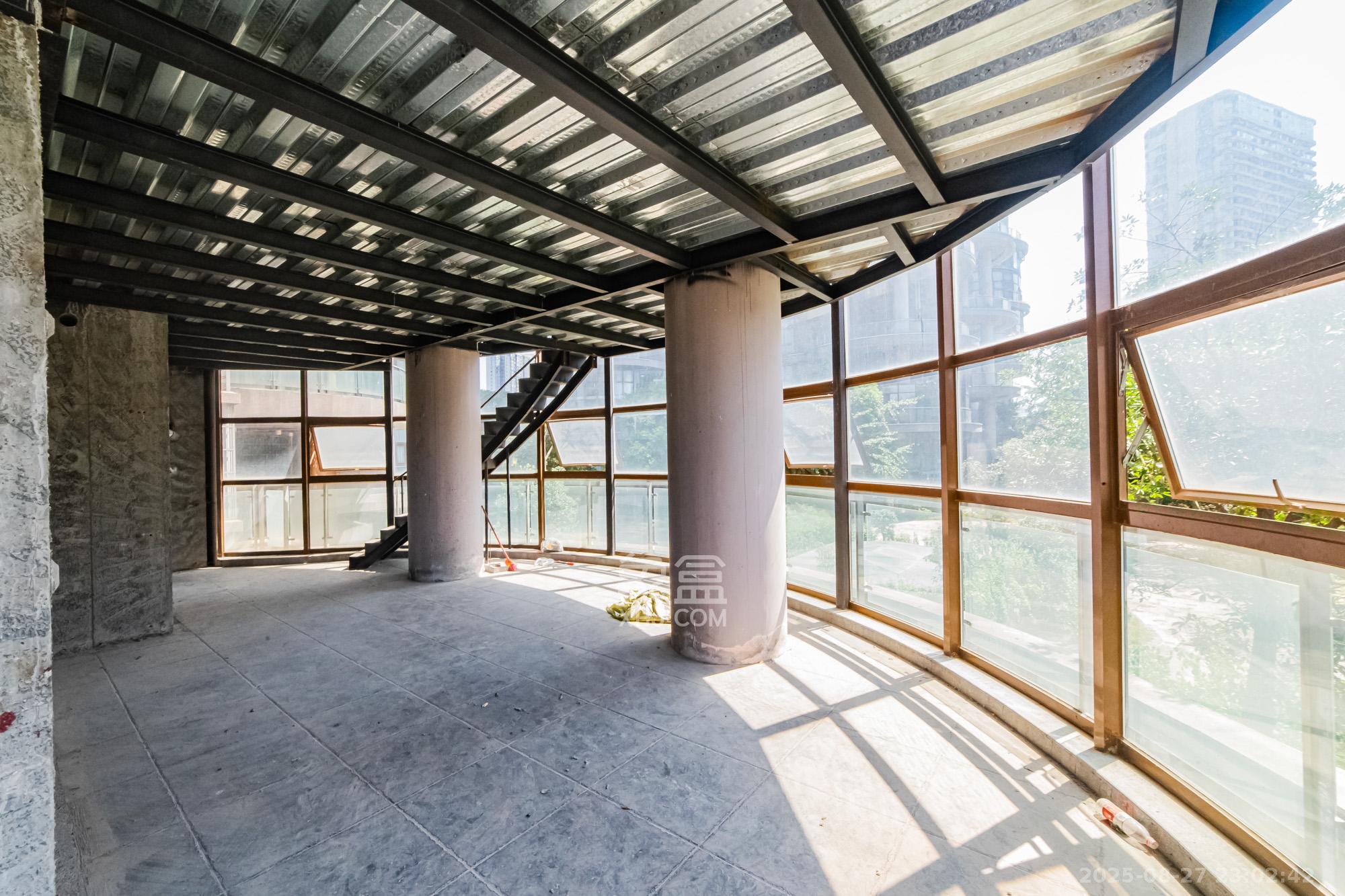 湘江世纪城湘江豪庭 1室2厅2卫 205.0万 湘江世纪城湘江豪庭 1室2厅2卫 205.0万阳台