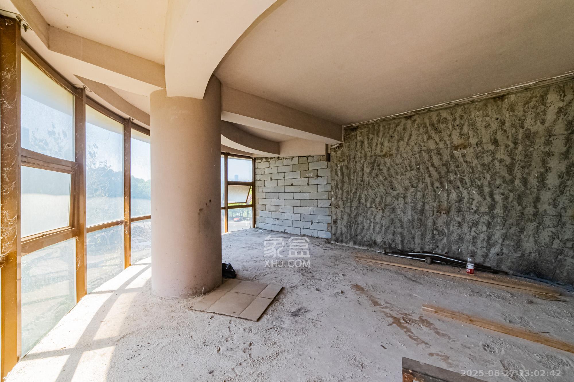 湘江世纪城湘江豪庭 1室2厅2卫 205.0万 湘江世纪城湘江豪庭 1室2厅2卫 205.0万阳台