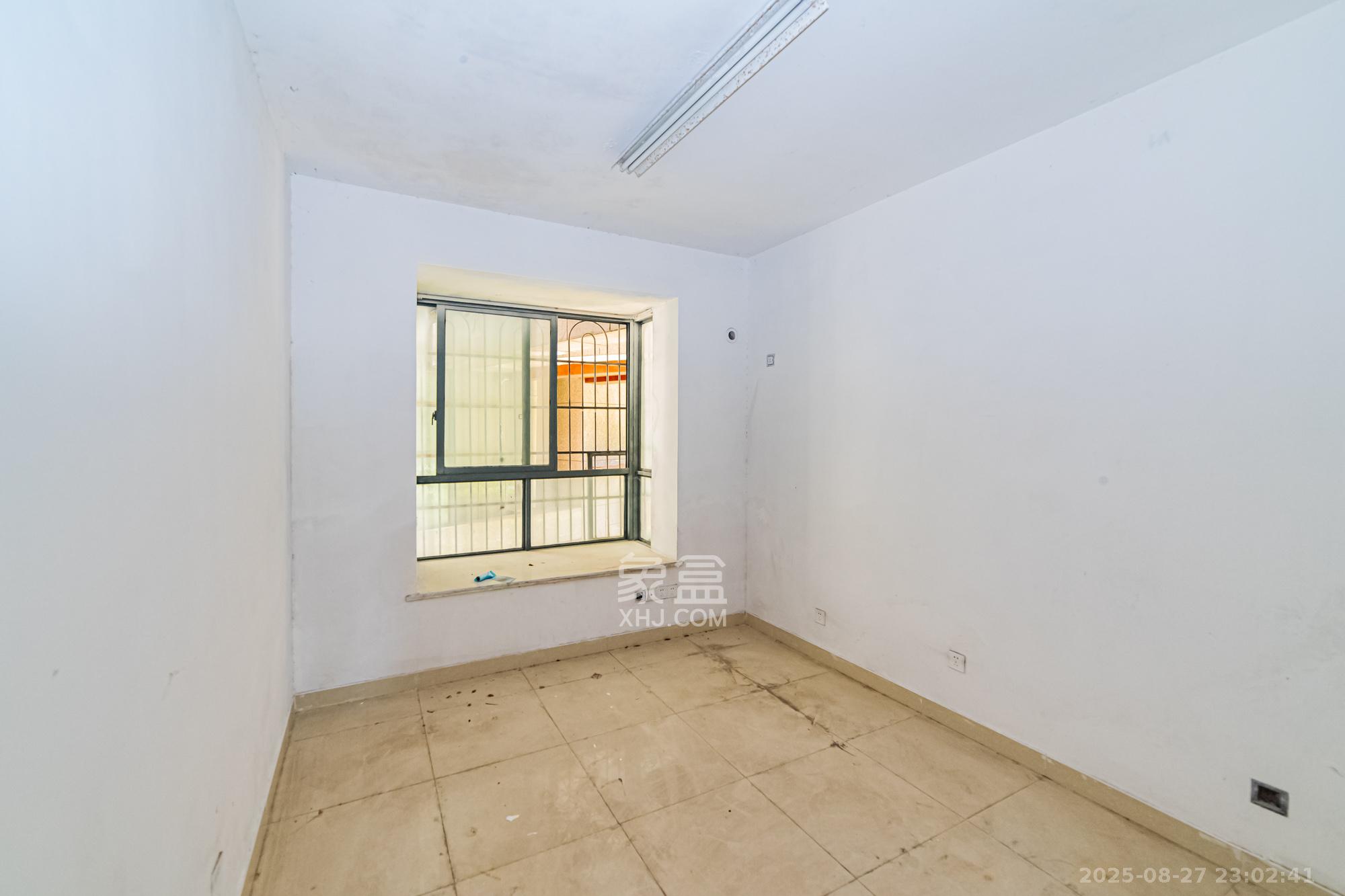 湘江世纪城湘江豪庭 1室2厅2卫 205.0万 湘江世纪城湘江豪庭 1室2厅2卫 205.0万卧室