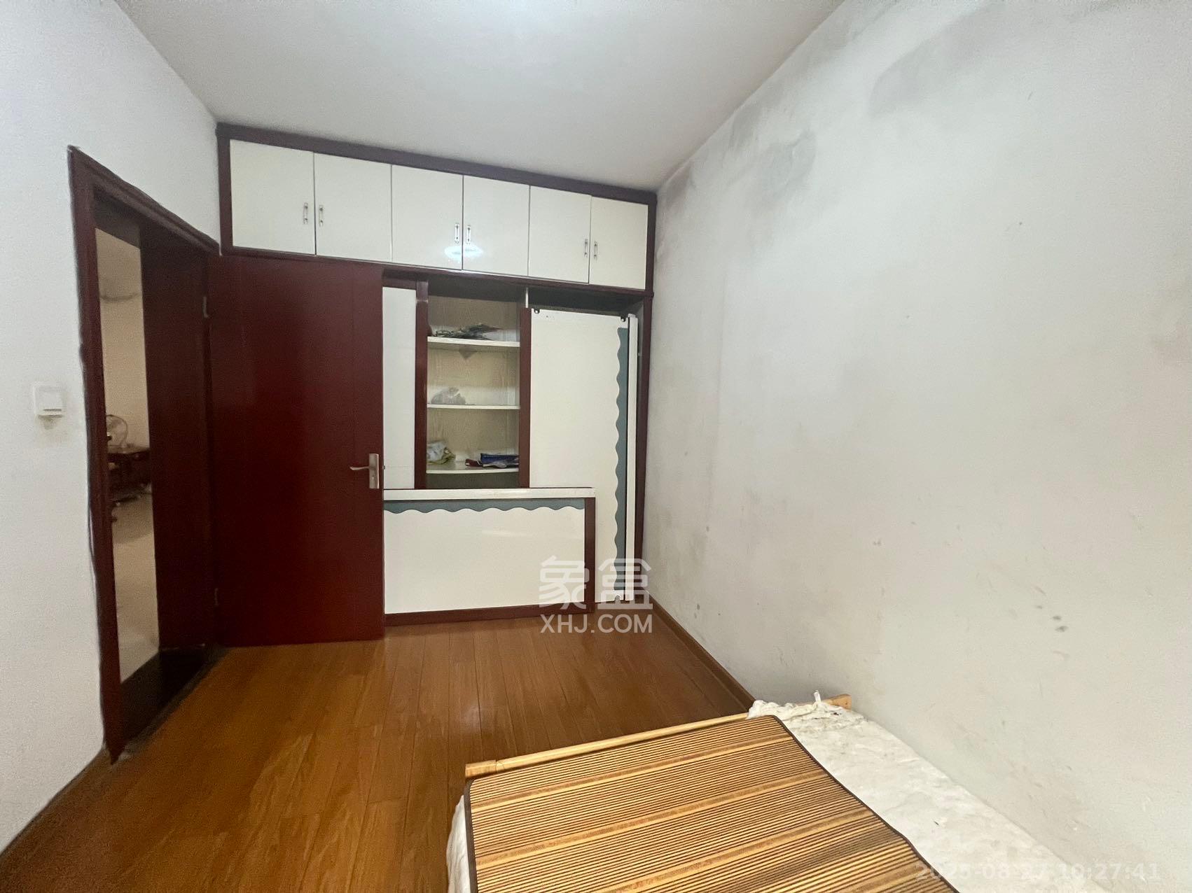 中南汽车世界 3室2厅2卫 1400.0元/月 中南汽车世界 3室2厅2卫 1400.0元/月室内图