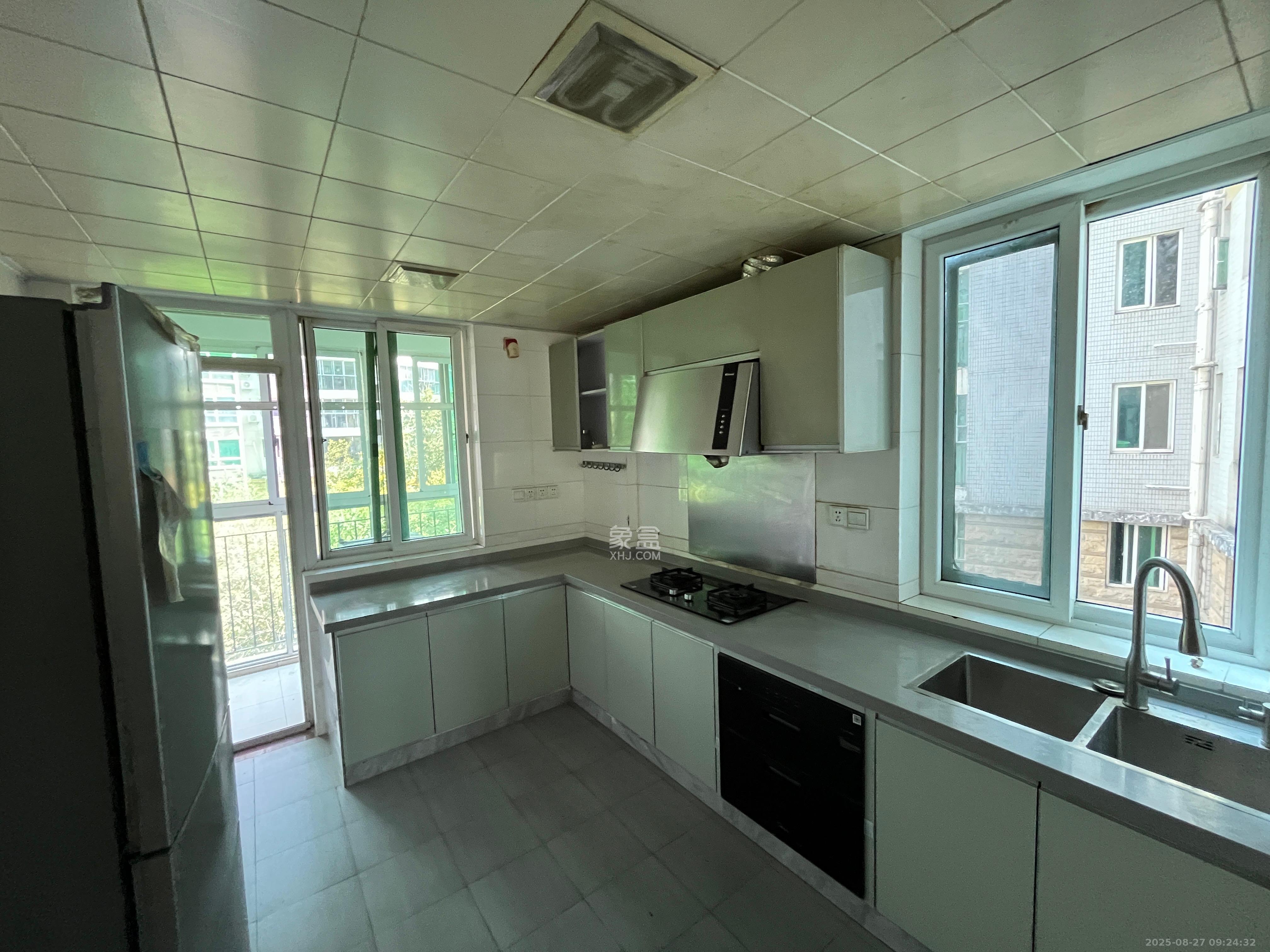 珠江花城一期桂苑  3室2厅1卫    2400.0元/月 珠江花城一期桂苑  3室2厅1卫    2400.0元/月室内图