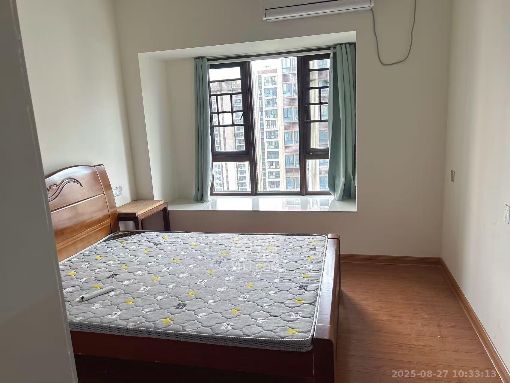 碧桂园高尔夫花园  4室2厅2卫    2400.0元/月 碧桂园高尔夫花园  4室2厅2卫    2400.0元/月室内图