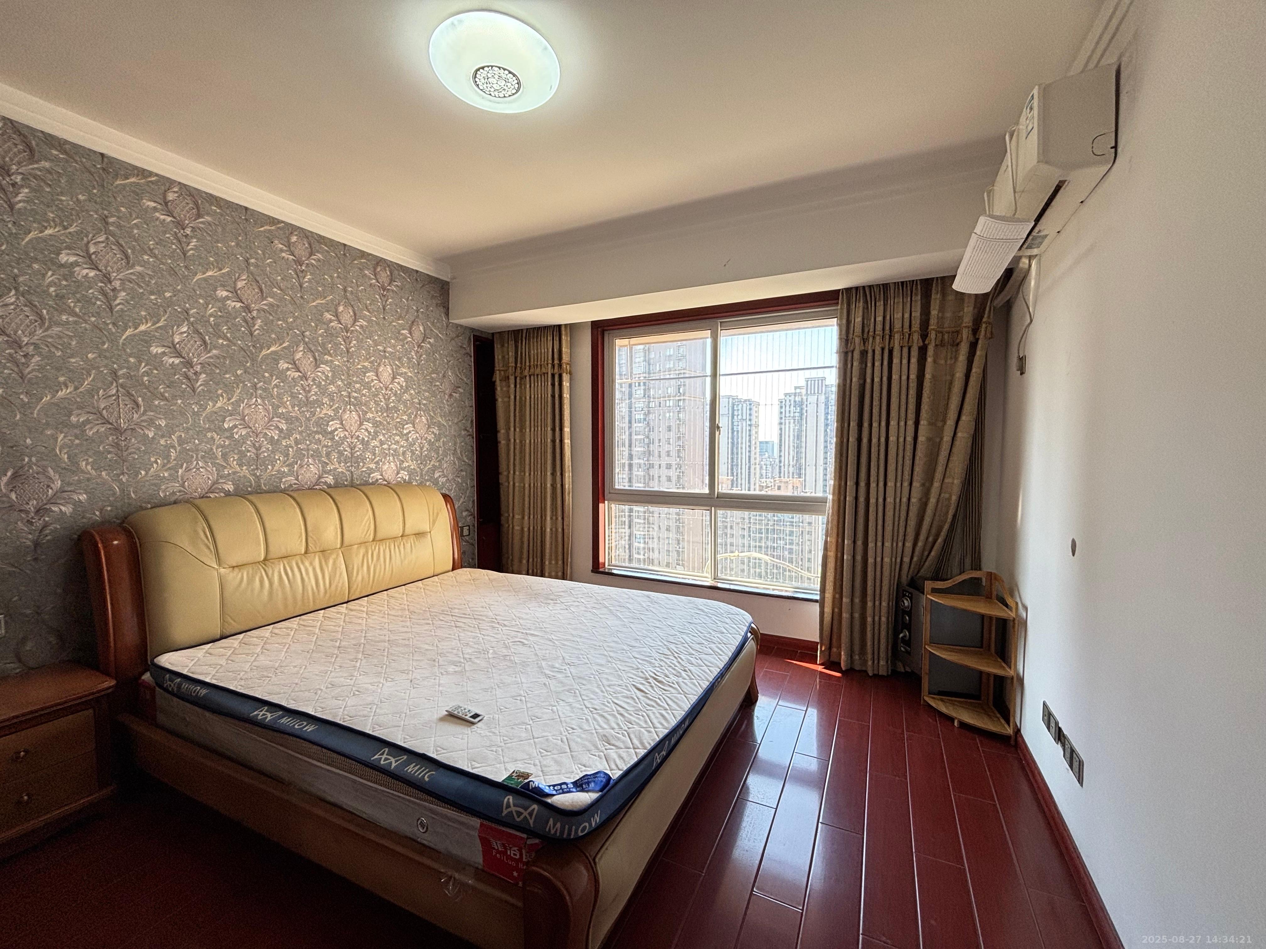 筑梦佳园 4室2厅2卫 2300.0元/月 筑梦佳园 4室2厅2卫 2300.0元/月室内图