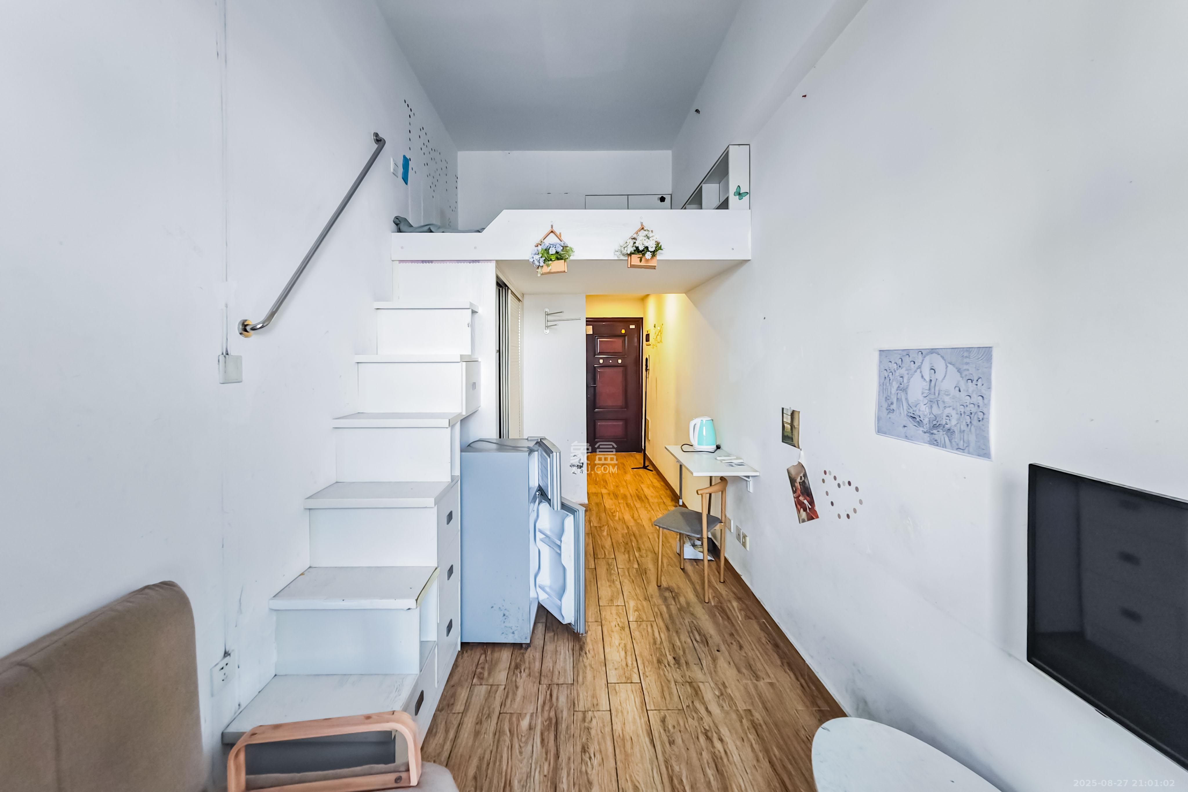 叠彩兰亭 1室1厅1卫 20.0万 叠彩兰亭 1室1厅1卫 20.0万客厅