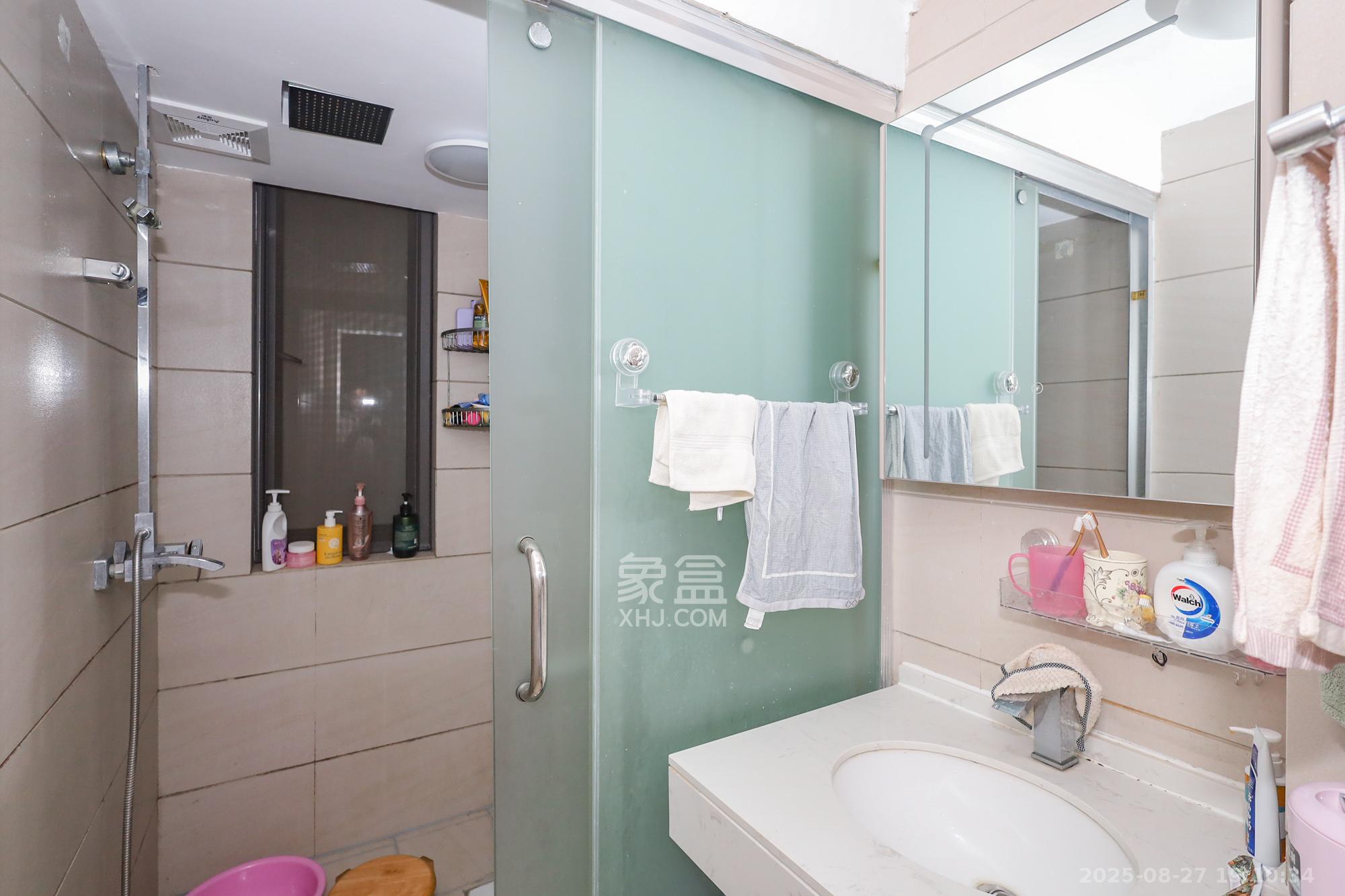 旭辉藏郡(藏郡、旭湘华府) 3室2厅2卫 218.0万 旭辉藏郡(藏郡、旭湘华府) 3室2厅2卫 218.0万卫生间