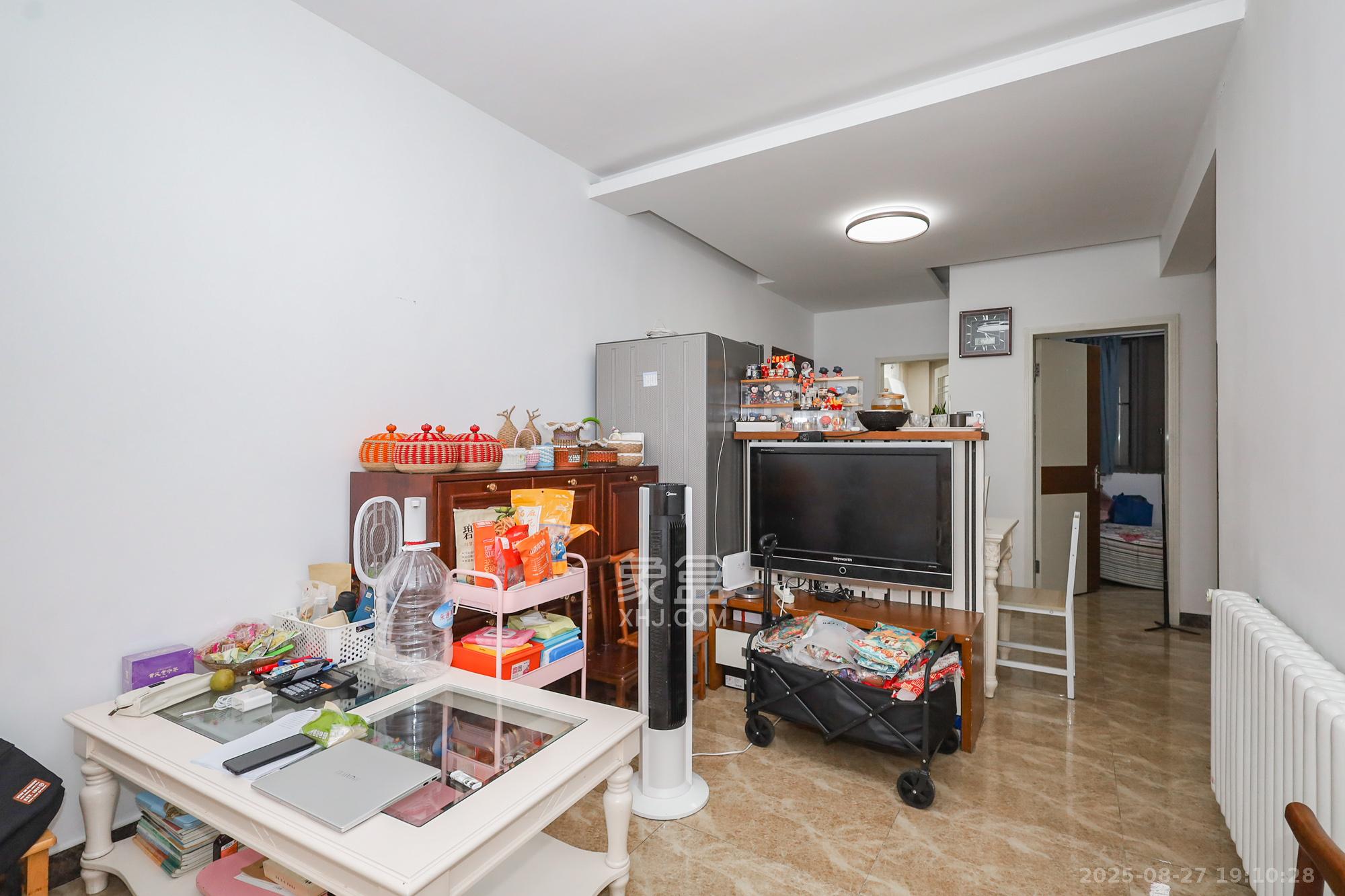 旭辉藏郡(藏郡、旭湘华府) 3室2厅2卫 218.0万 旭辉藏郡(藏郡、旭湘华府) 3室2厅2卫 218.0万客厅