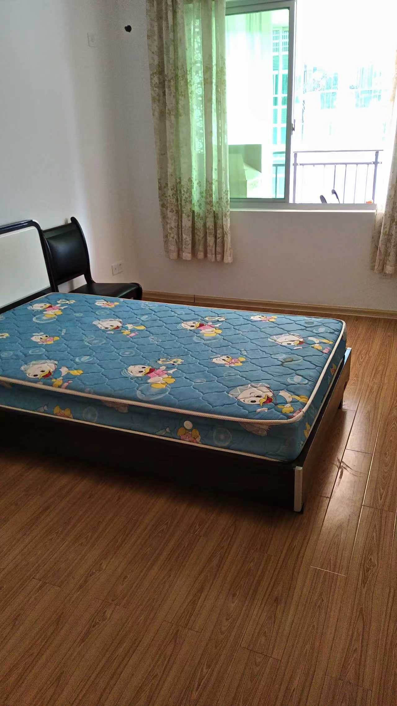 明兴花苑  3室2厅2卫   65.00万客厅