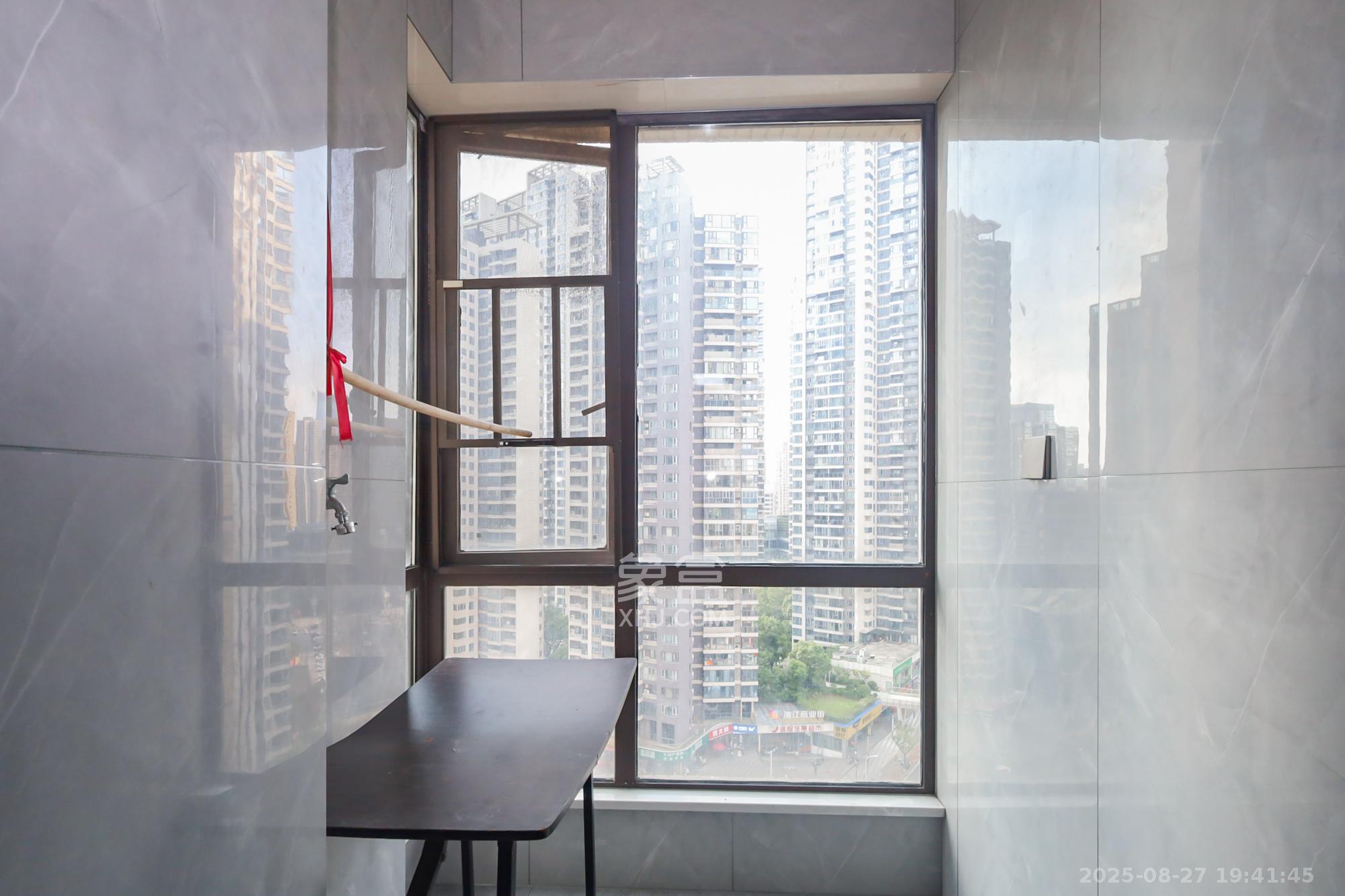 保利西海岸A区  4室2厅2卫    208.0万其他