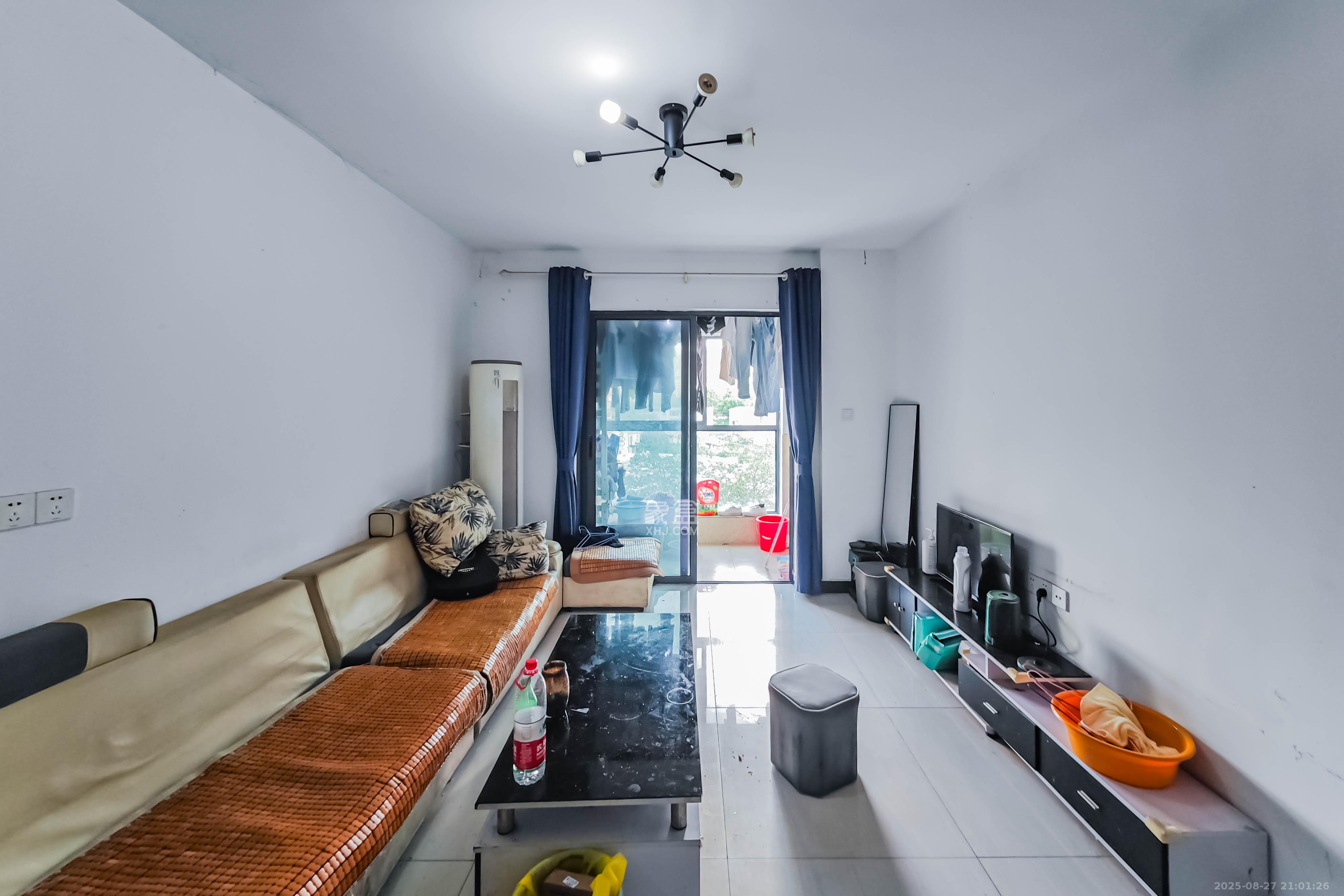 叠彩兰亭  3室2厅2卫    90.0万客厅