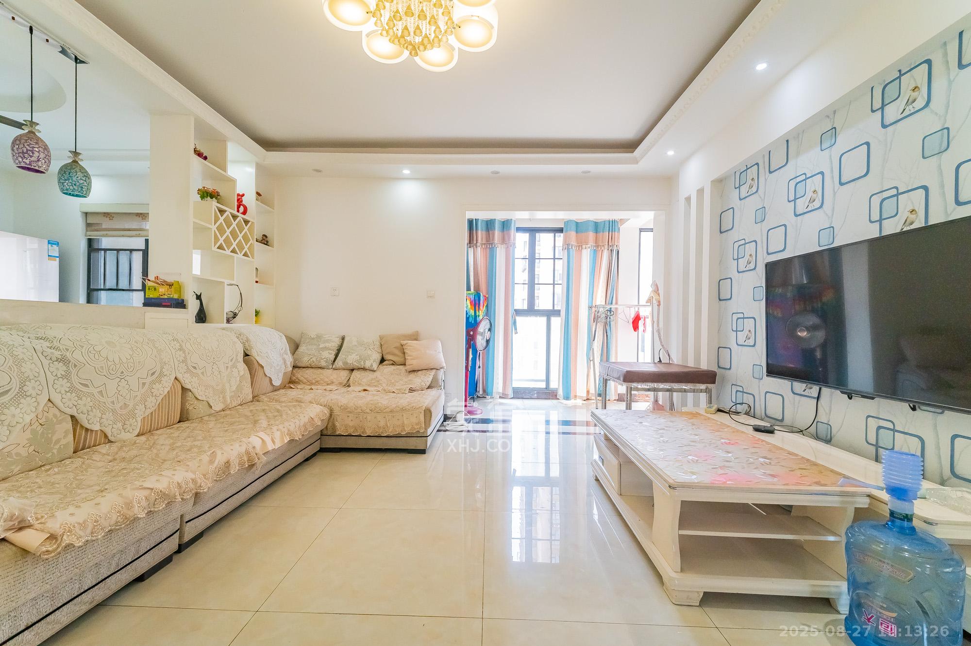 蓝山郡  4室2厅2卫    89.8万 蓝山郡  4室2厅2卫    89.8万客厅