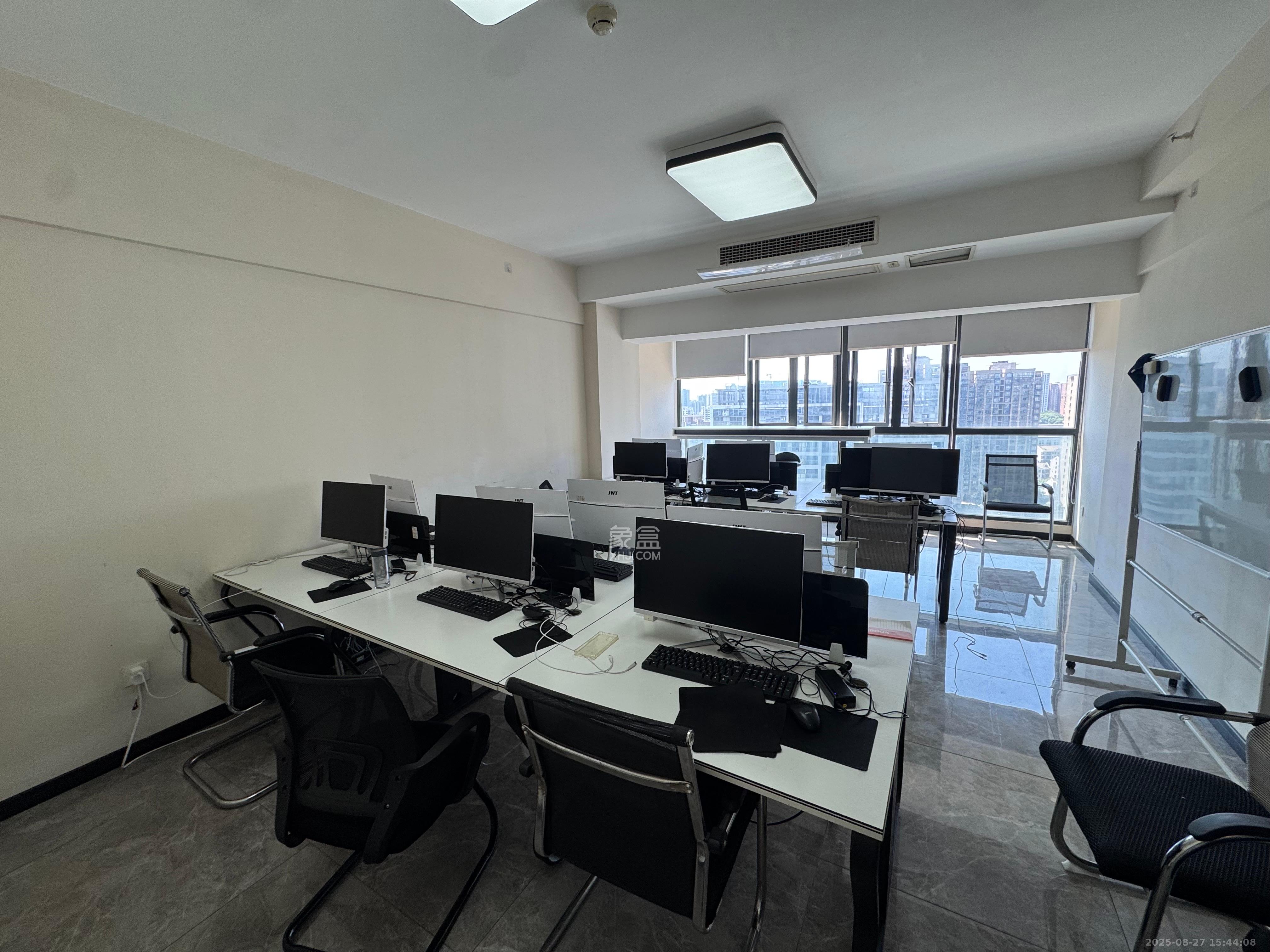 复地星光天地 1室0厅0卫 6000.0元/月 复地星光天地 1室0厅0卫 6000.0元/月室内图