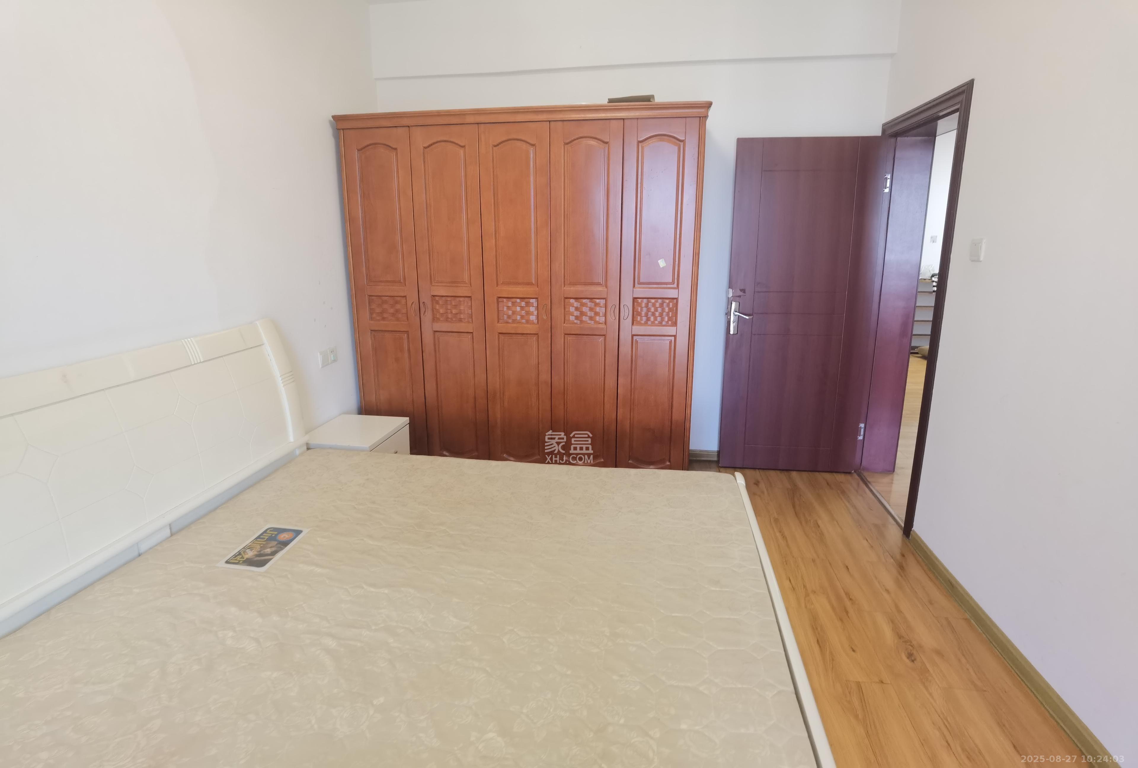 阳光锦城 2室2厅1卫 2300.0元/月 阳光锦城 2室2厅1卫 2300.0元/月室内图