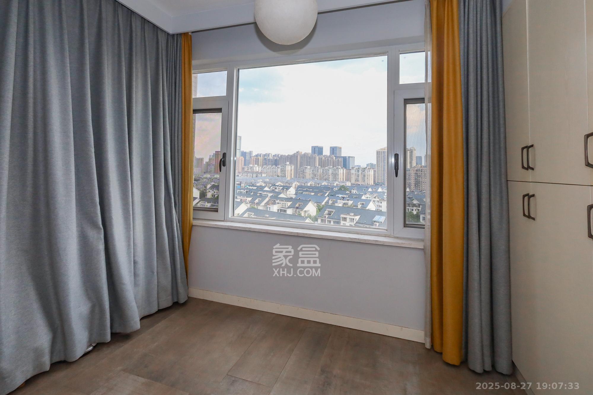 八方小区C区  1室0厅0卫    435.0万阳台