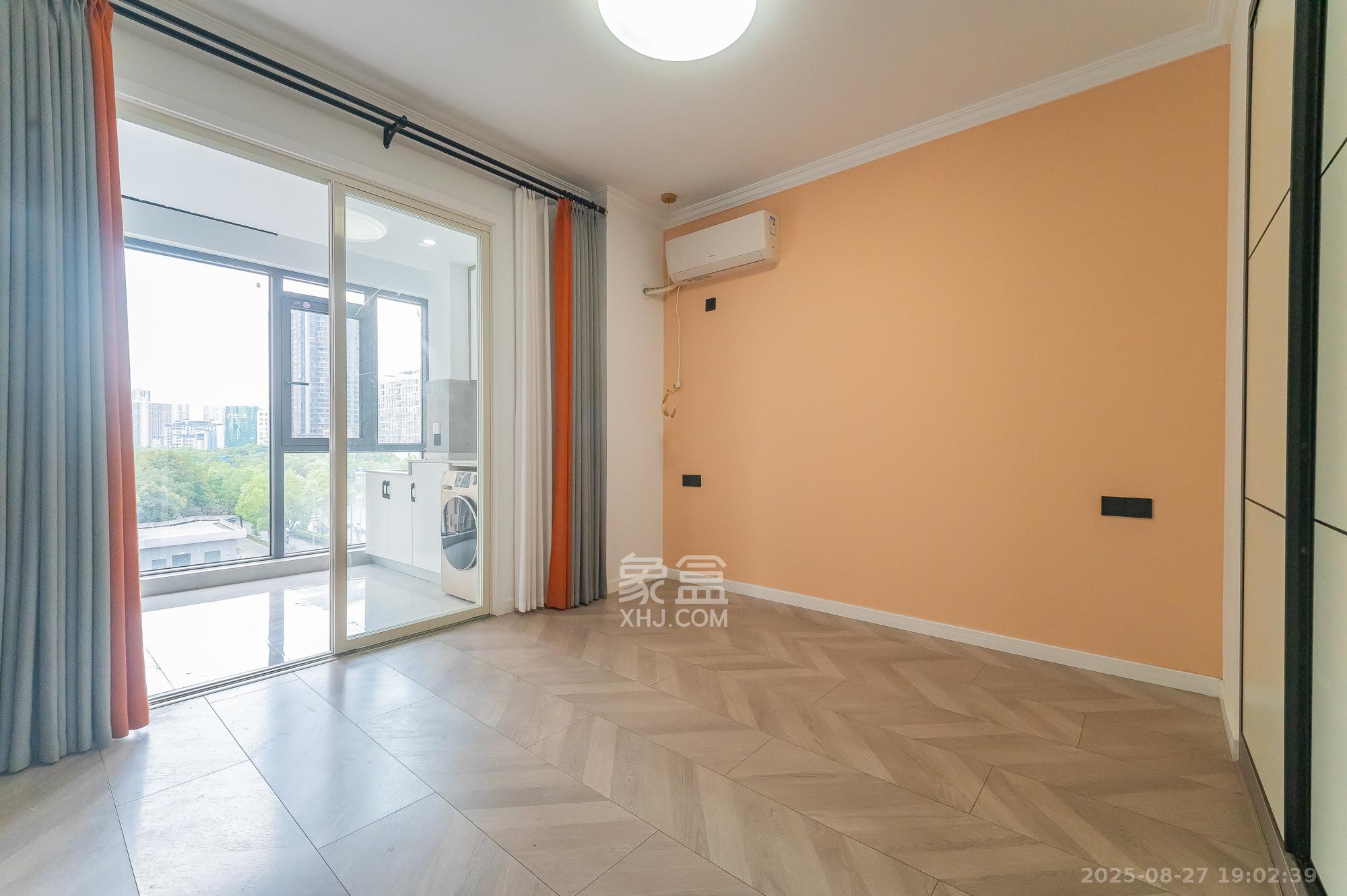 阳光丽景  3室2厅2卫    69.8万 阳光丽景  3室2厅2卫    69.8万卧室