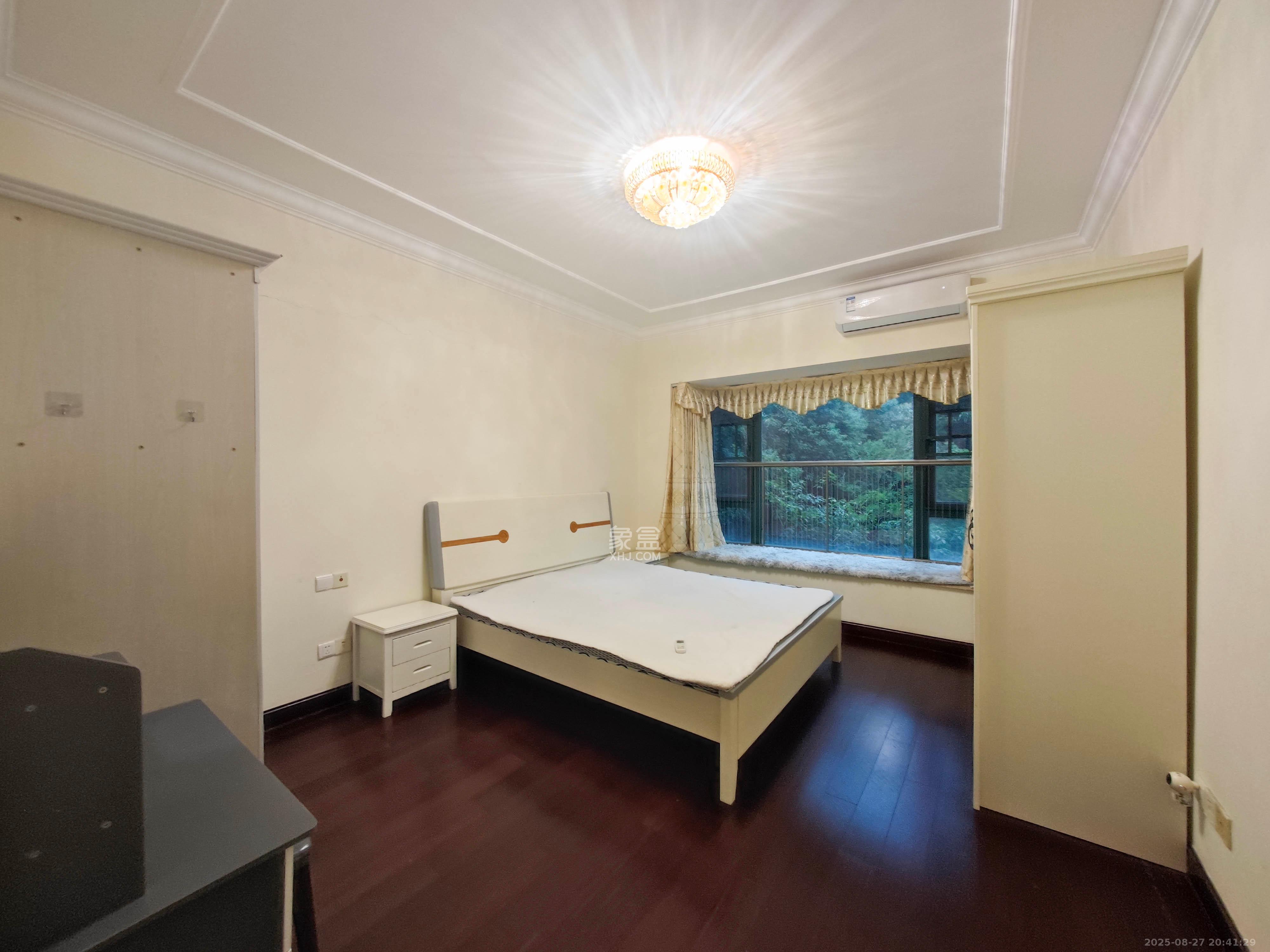 恒大城  3室2厅2卫    96.0万卧室