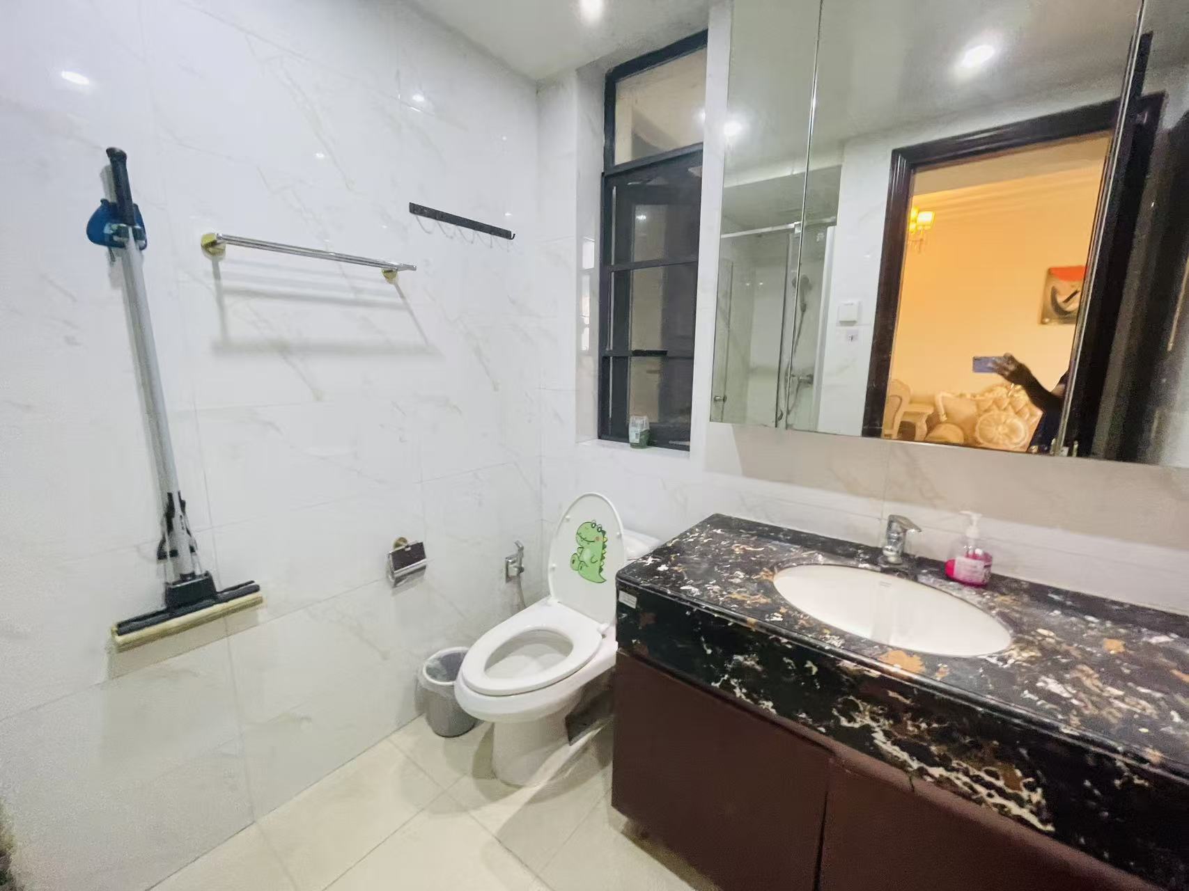 恒大美丽沙天寰湾 1室1厅1卫 2500.0元/月 恒大美丽沙天寰湾 1室1厅1卫 2500.0元/月室内图