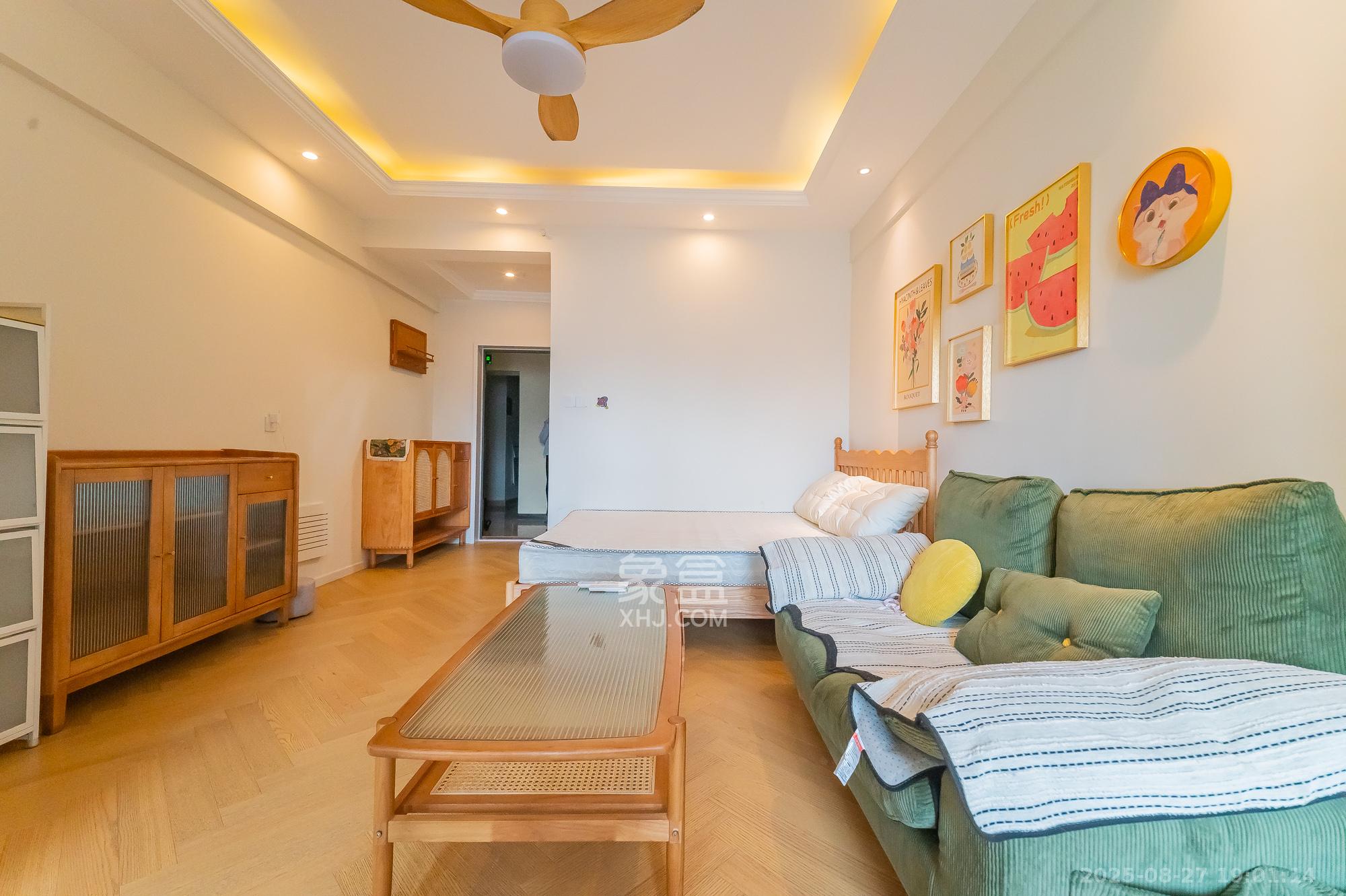 未来漫城  1室1厅1卫    32.8万 未来漫城  1室1厅1卫    32.8万客厅