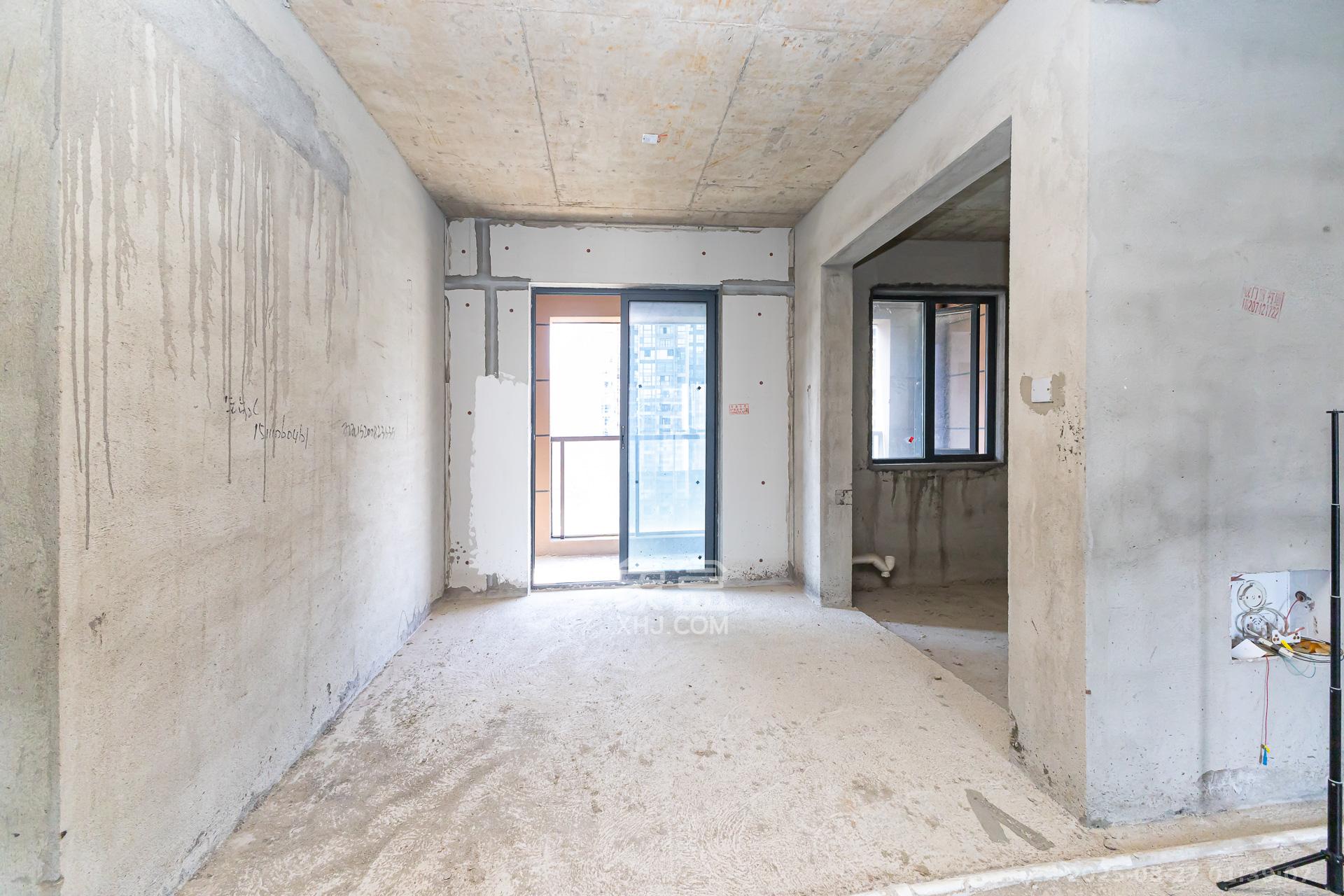 滨江学府  4室2厅2卫    135.0万 滨江学府  4室2厅2卫    135.0万客厅