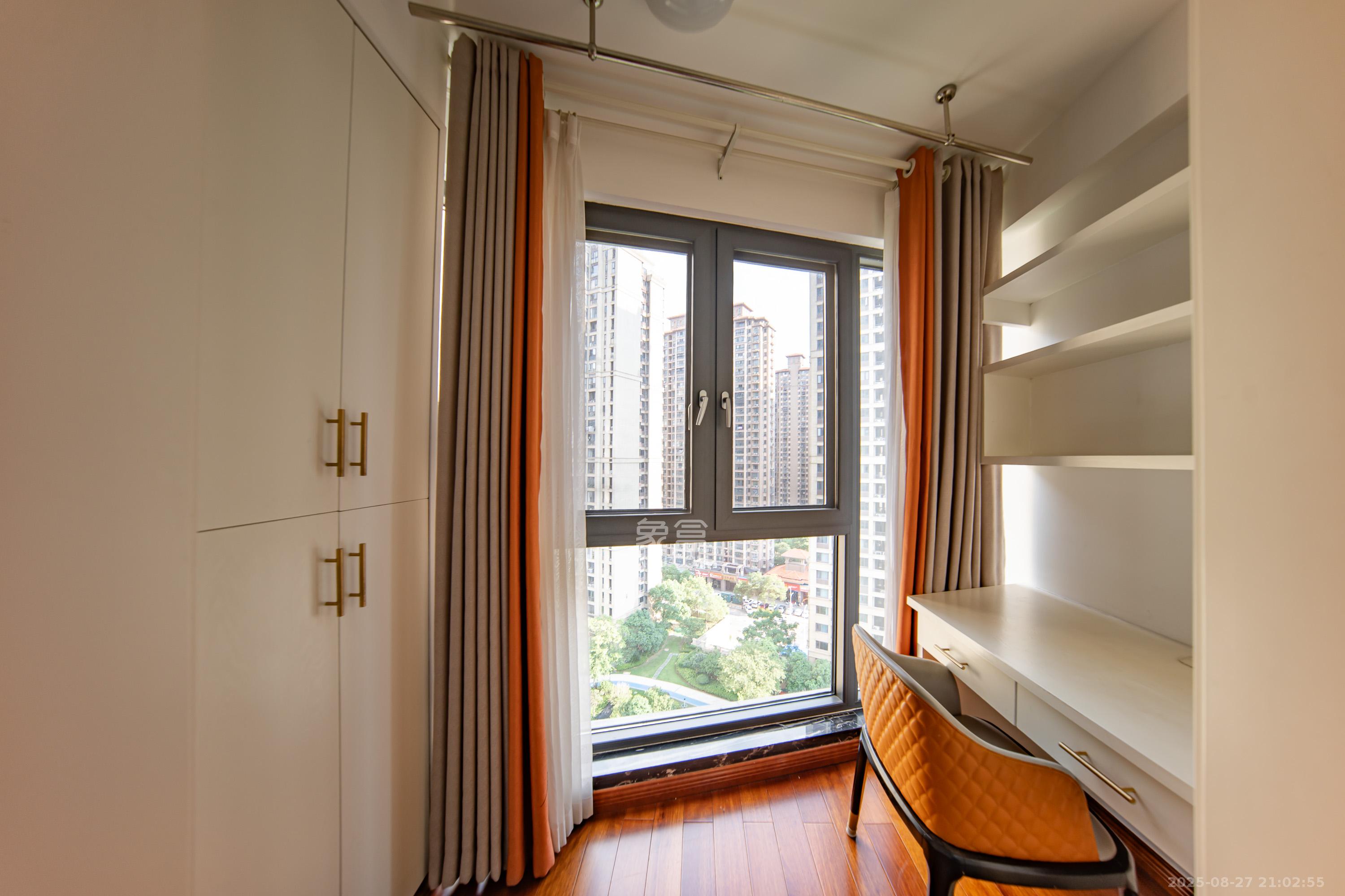 融创融公馆(融创臻苑)  3室2厅2卫    112.0万 融创融公馆(融创臻苑)  3室2厅2卫    112.0万阳台