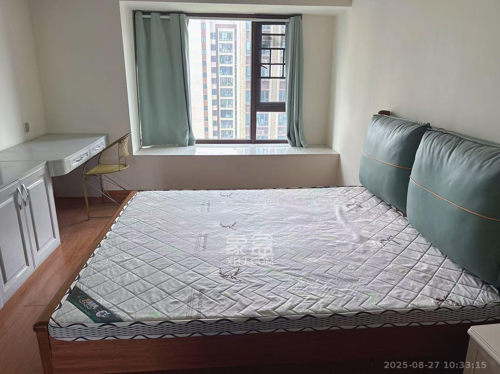 碧桂园高尔夫花园  4室2厅2卫    2400.0元/月 碧桂园高尔夫花园  4室2厅2卫    2400.0元/月室内图