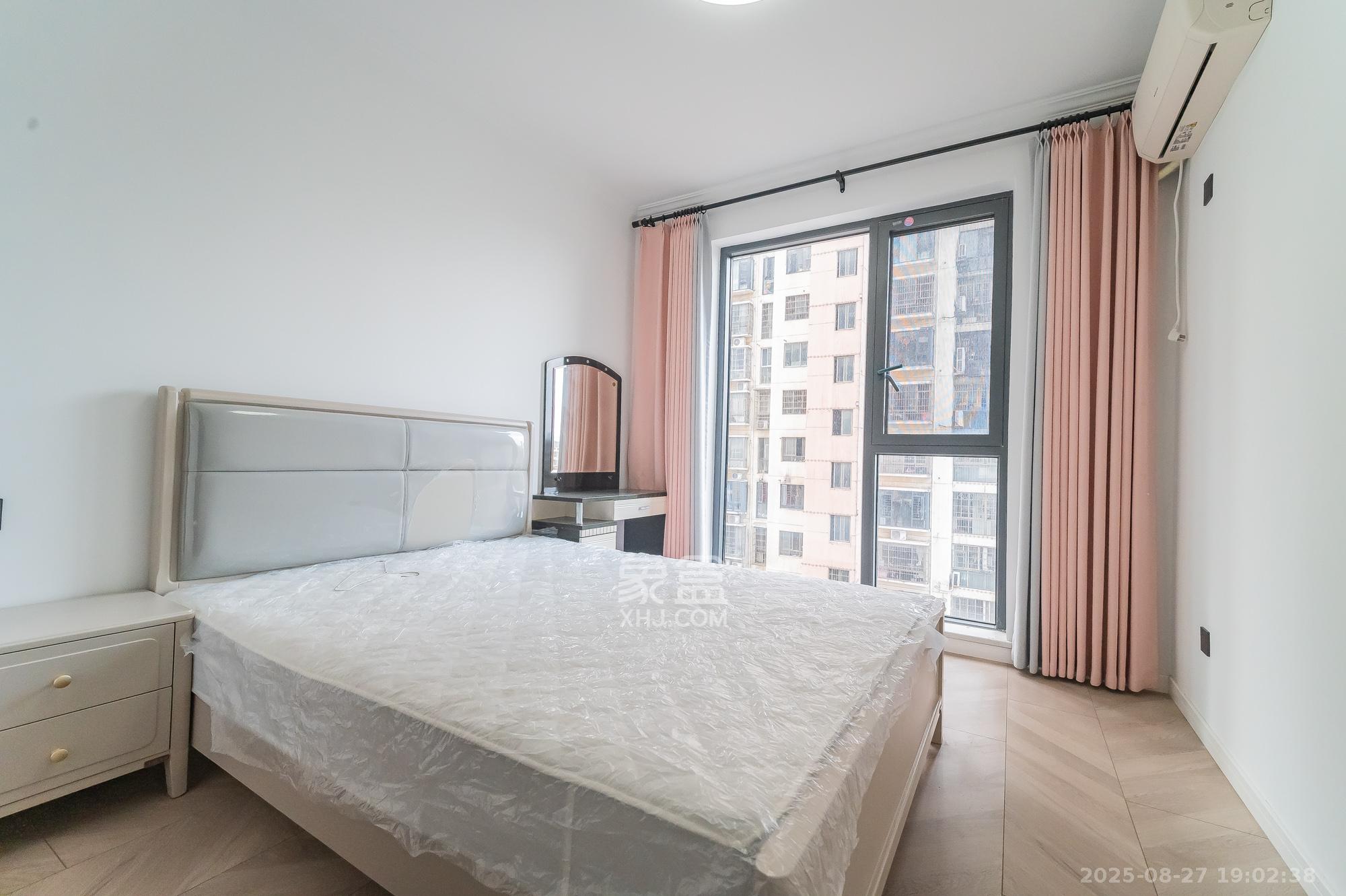 阳光丽景  3室2厅2卫    69.8万 阳光丽景  3室2厅2卫    69.8万卧室