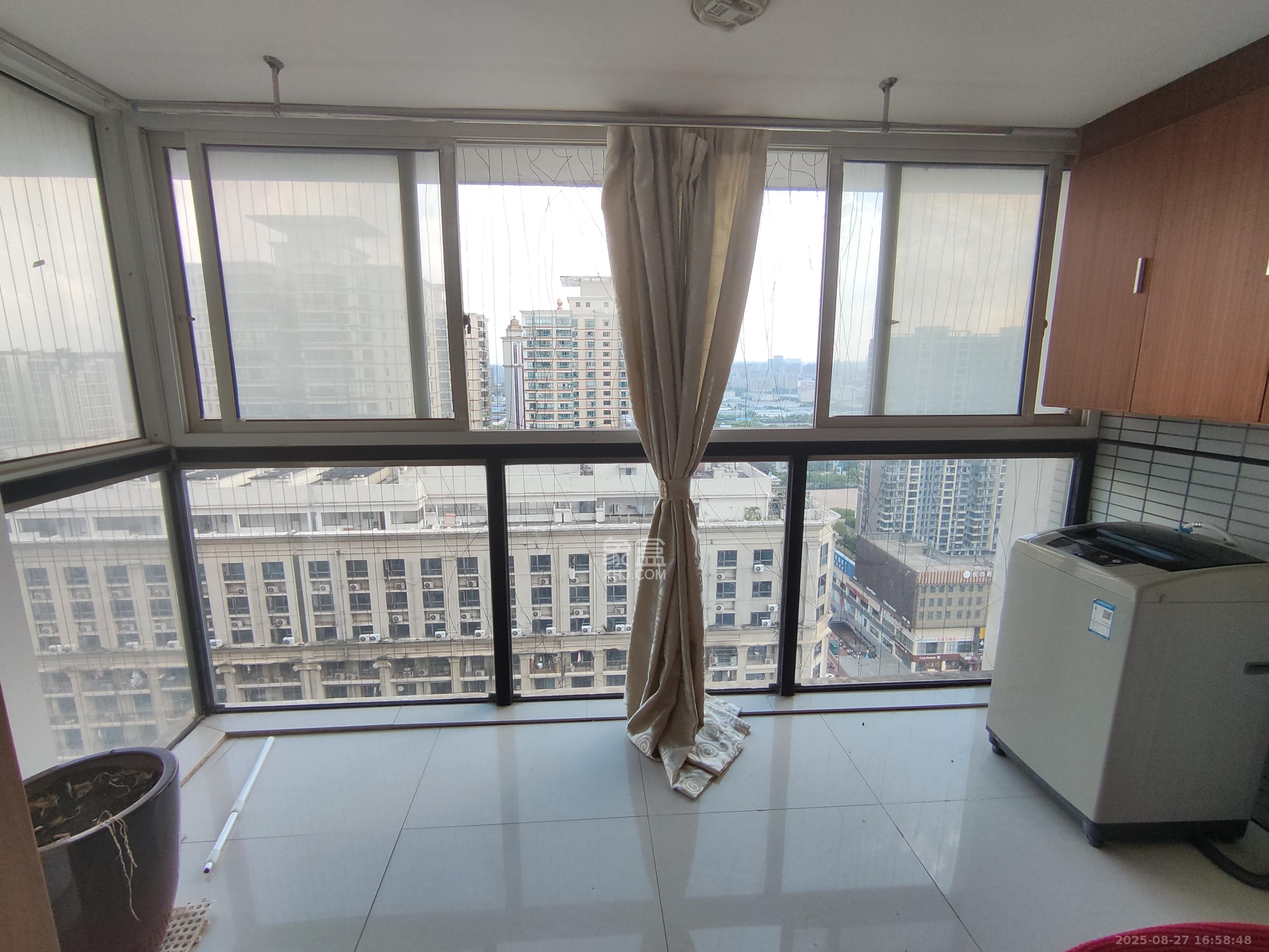 尚都花园城  2室1厅1卫    1700.0元/月 尚都花园城  2室1厅1卫    1700.0元/月室内图