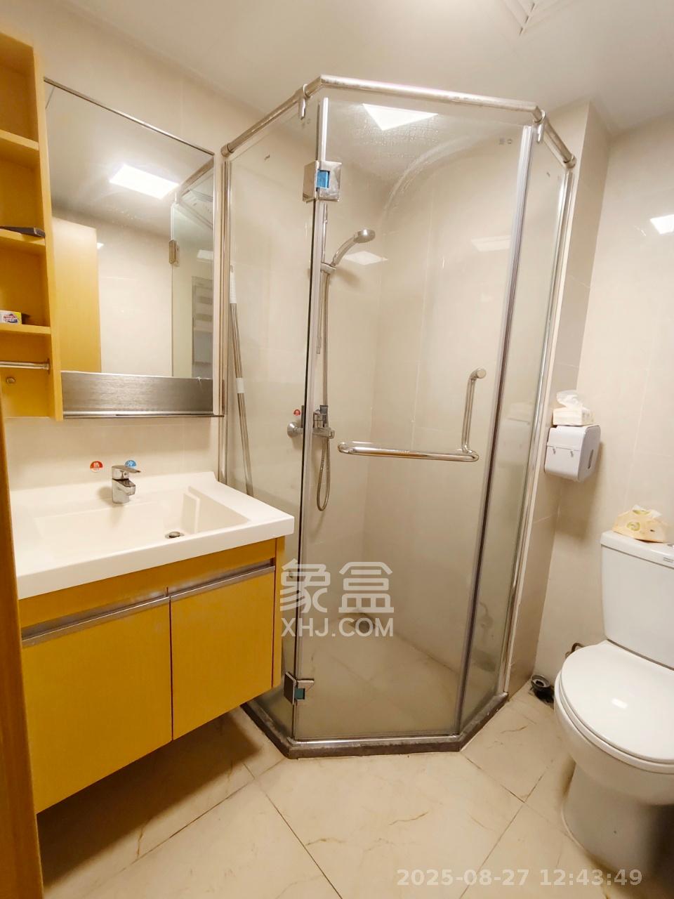 雅居乐依云小镇 2室2厅1卫 45.8万 雅居乐依云小镇 2室2厅1卫 45.8万卫生间