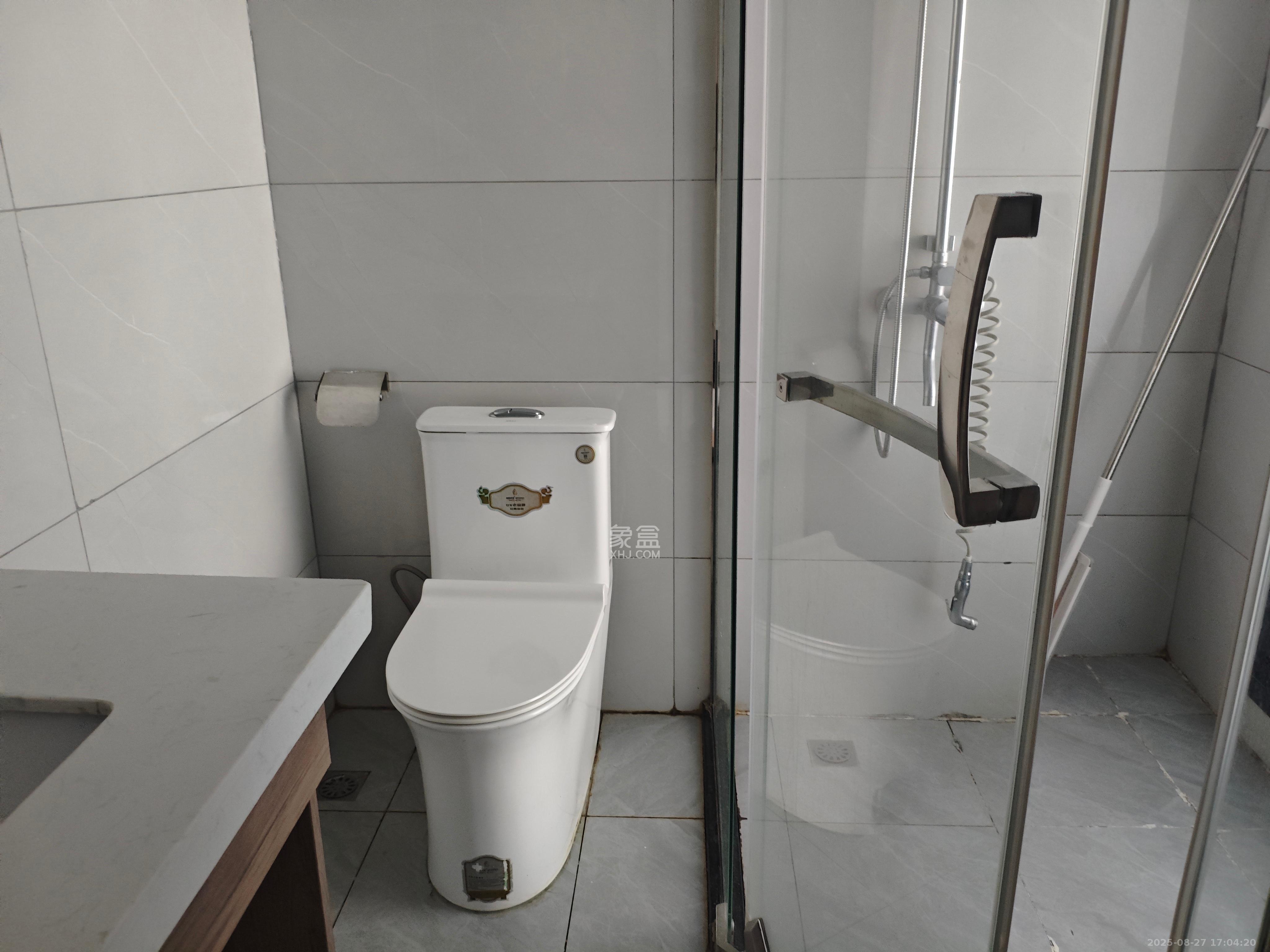 公园9号大都会 11室1厅1卫 2400.0元/月 公园9号大都会 11室1厅1卫 2400.0元/月室内图