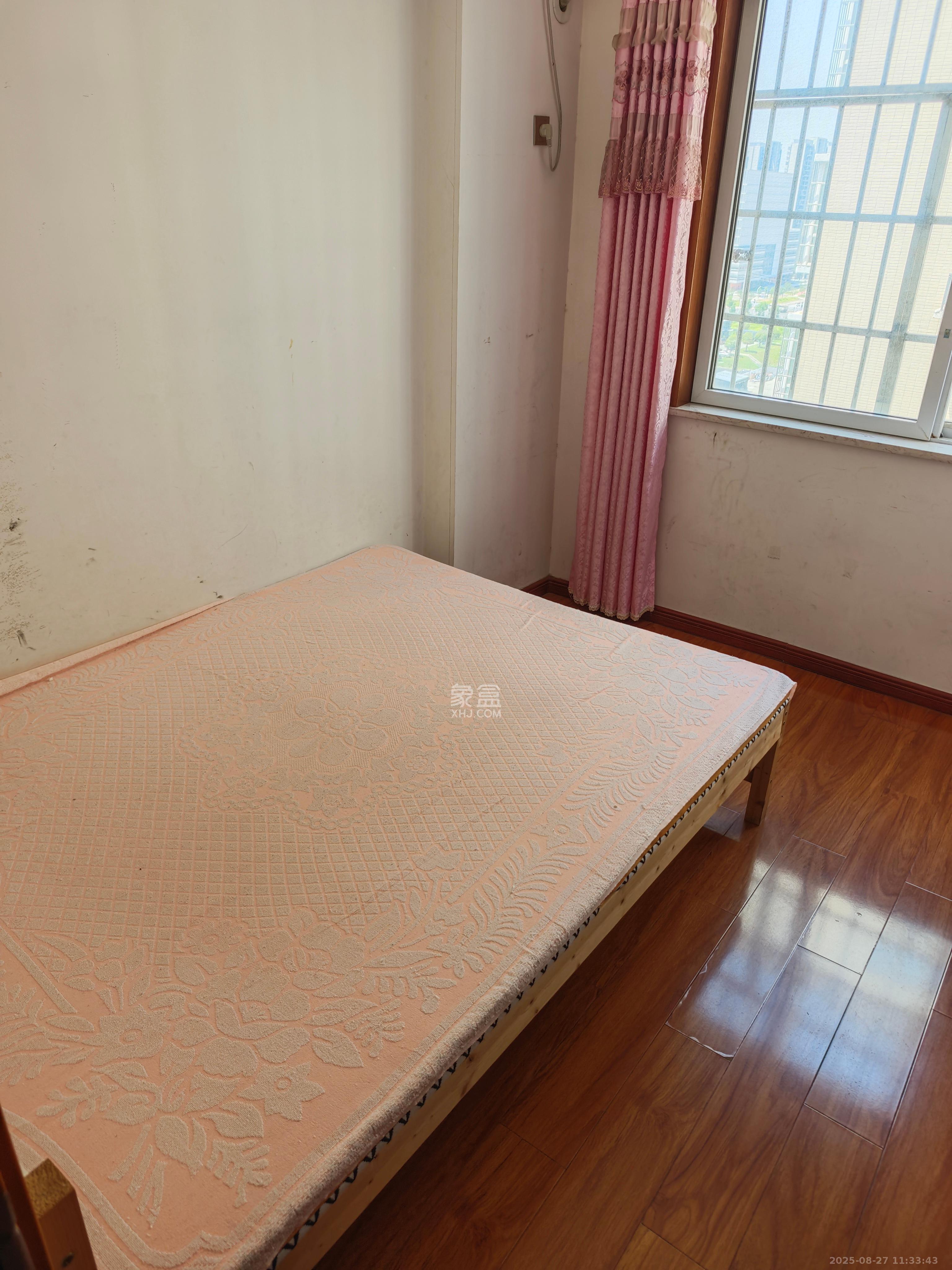 和润园一、二期 3室1厅1卫 2000.0元/月 和润园一、二期 3室1厅1卫 2000.0元/月室内图