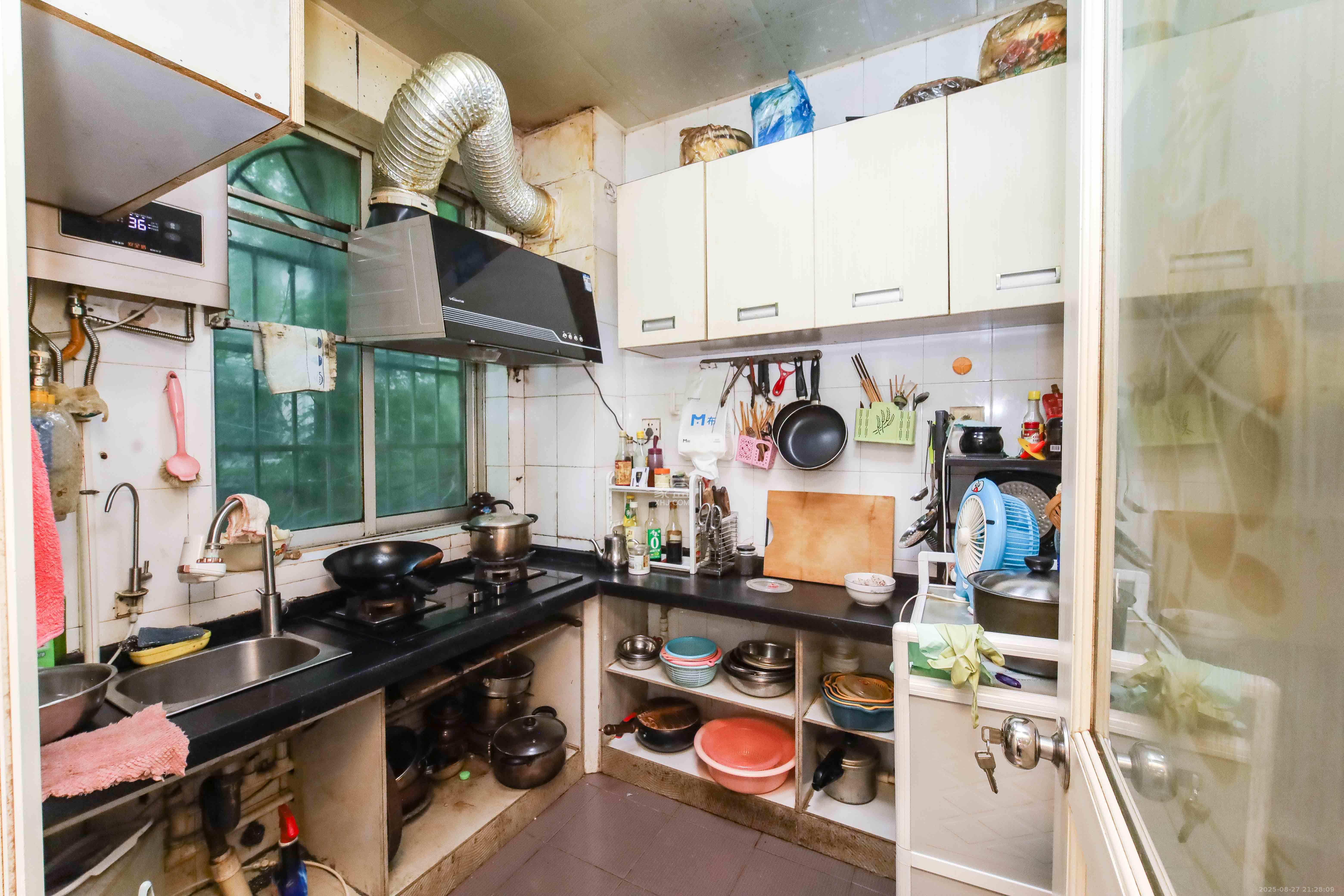 马王堆陶瓷建材新城  3室2厅2卫    68.0万 马王堆陶瓷建材新城  3室2厅2卫    68.0万厨房