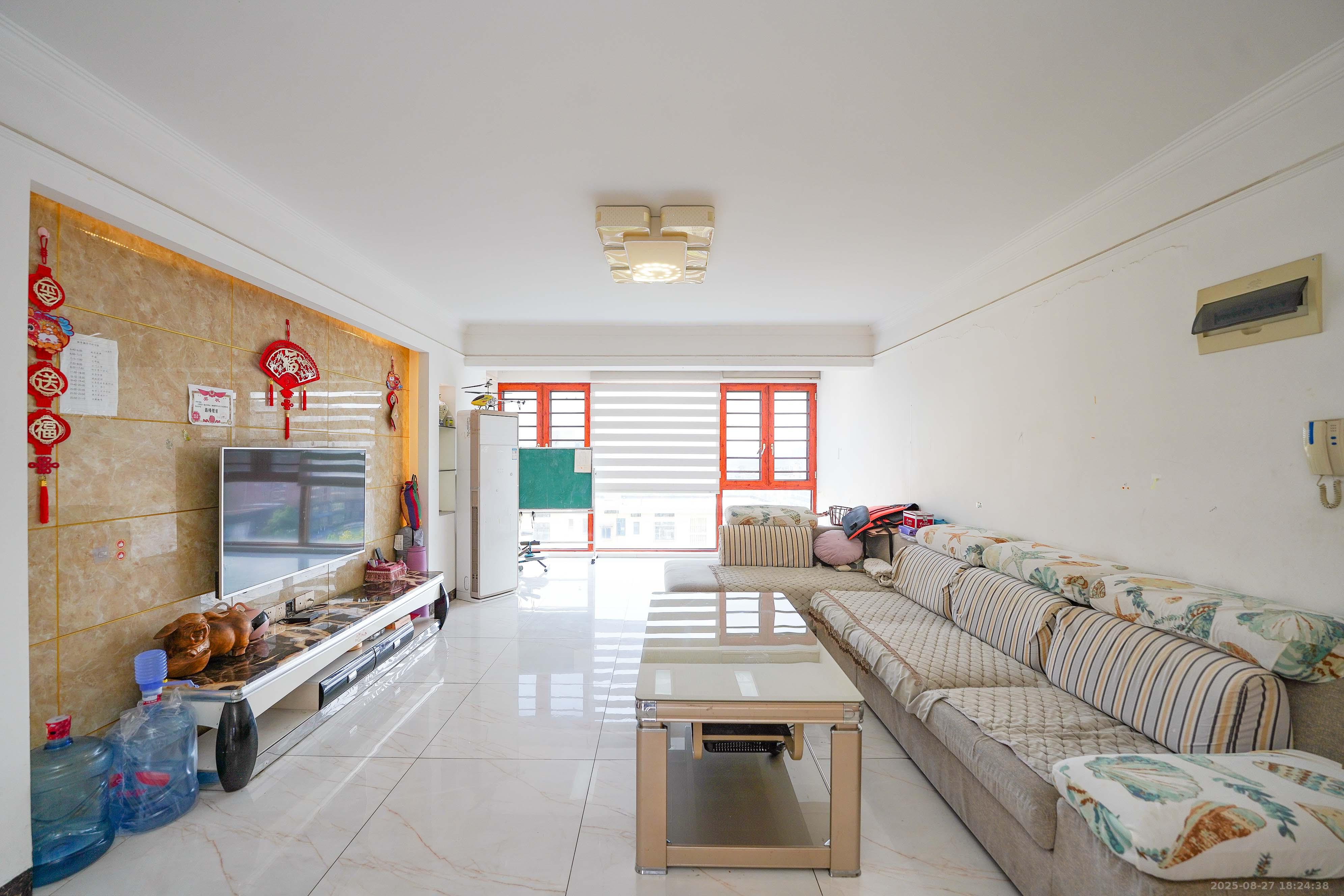 三城花苑(一,二,三期)  3室2厅2卫    62.3万 三城花苑(一,二,三期)  3室2厅2卫    62.3万客厅