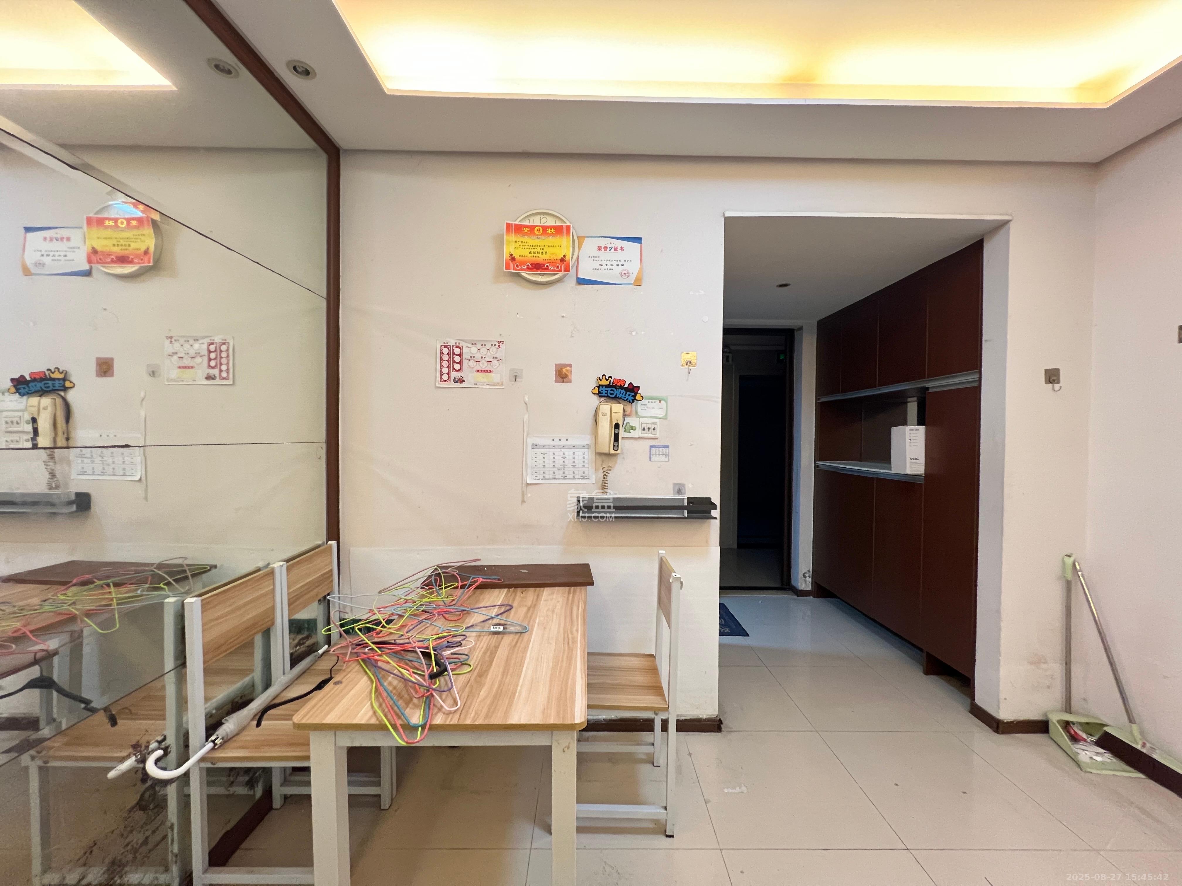 万科金域蓝湾  1室2厅1卫    2500.0元/月 万科金域蓝湾  1室2厅1卫    2500.0元/月室内图