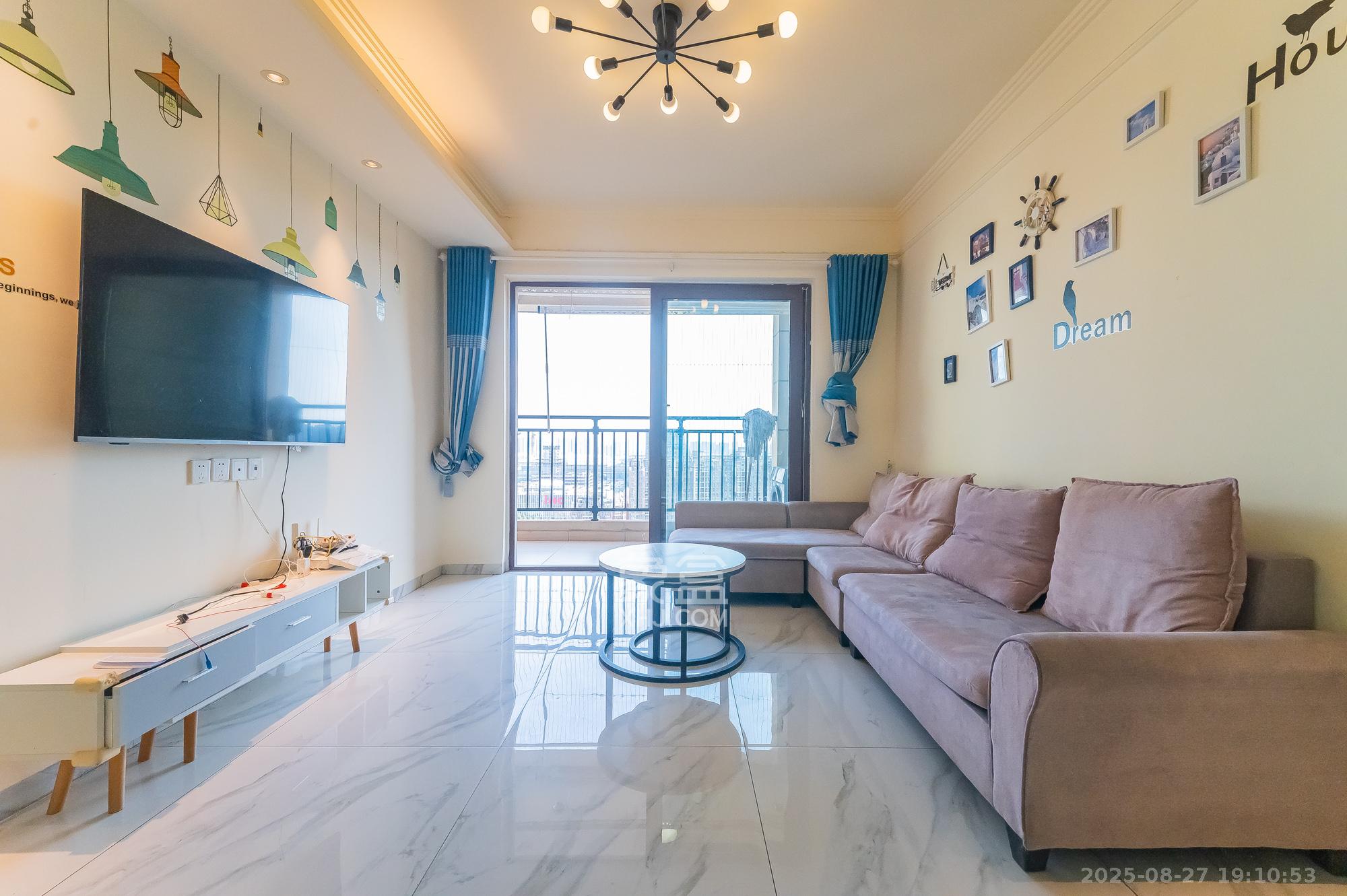 碧桂园中央花园  3室2厅2卫    78.0万 碧桂园中央花园  3室2厅2卫    78.0万客厅