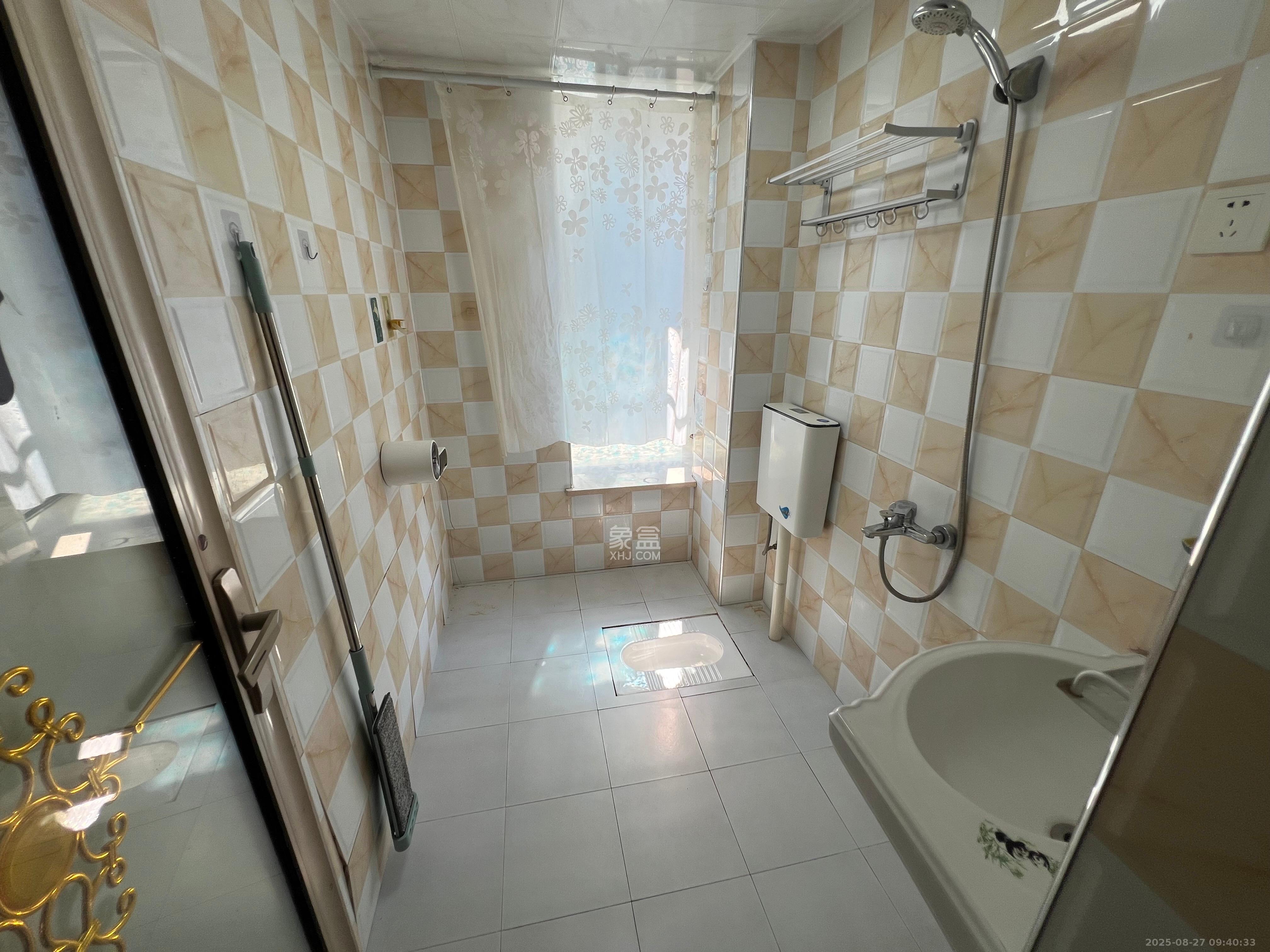 岳北和苑  2室2厅1卫    2500.0元/月 岳北和苑  2室2厅1卫    2500.0元/月室内图