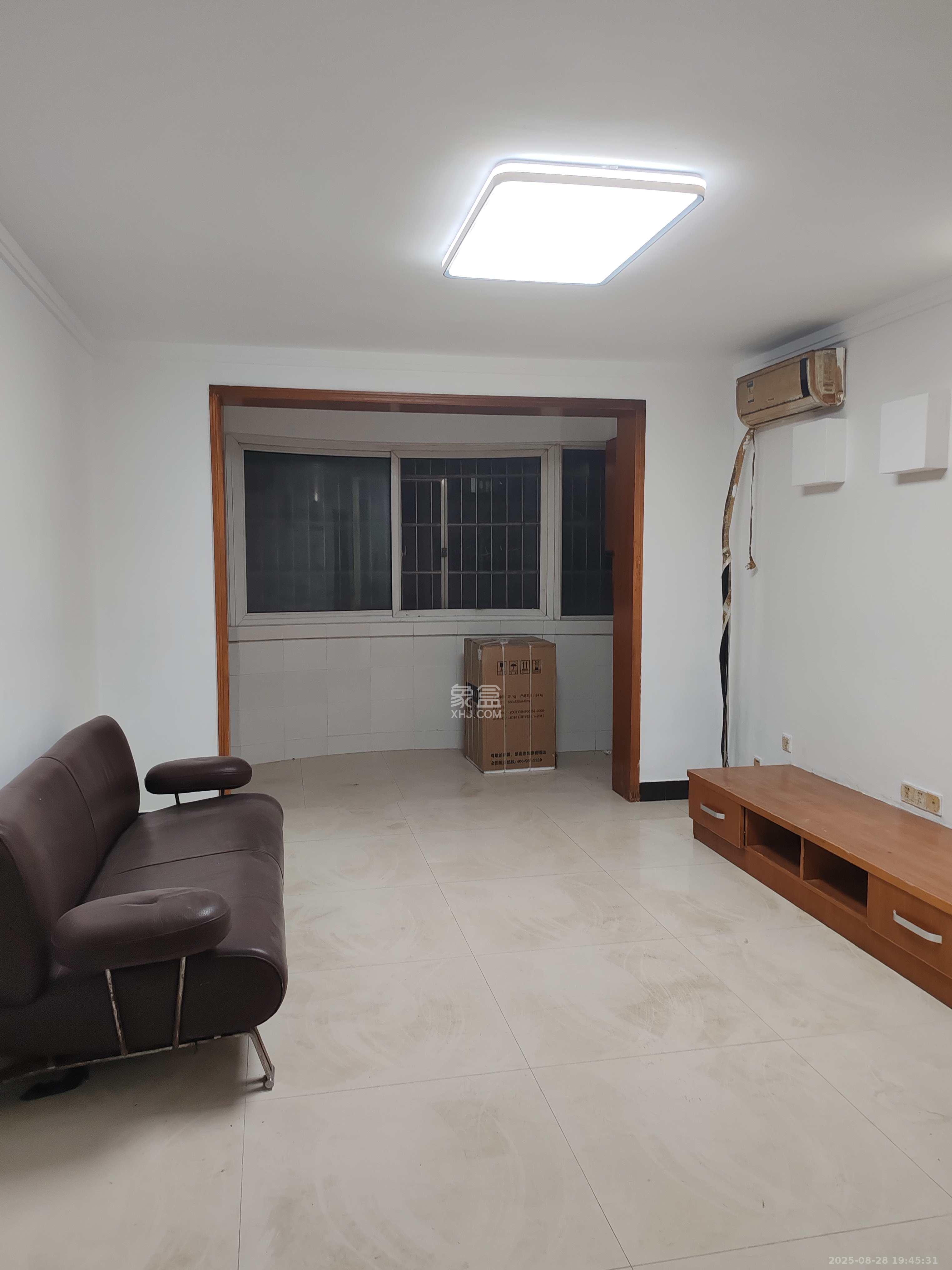 德润园  3室2厅1卫    2000.0元/月室内图