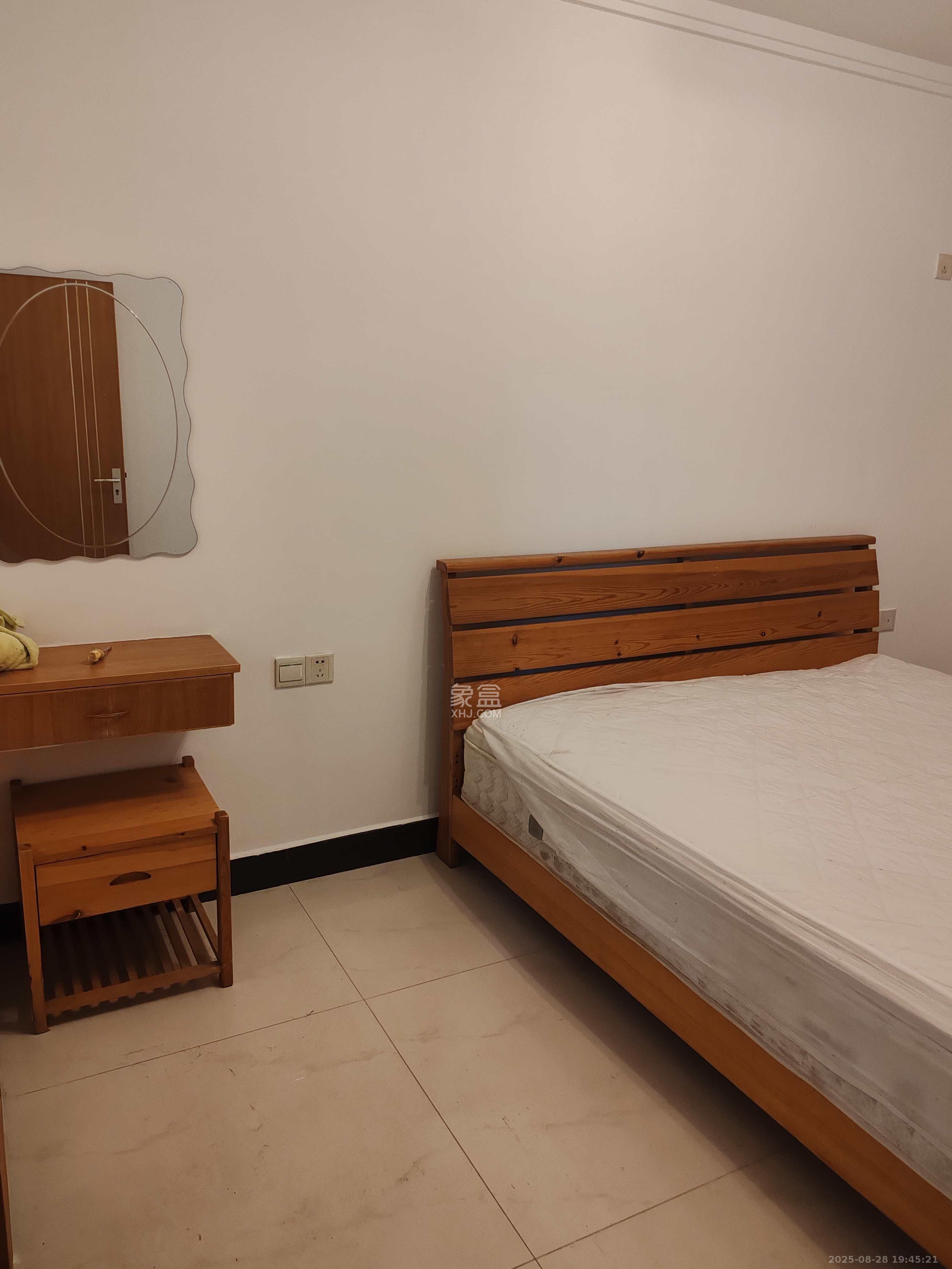 德润园  3室2厅1卫    2000.0元/月室内图