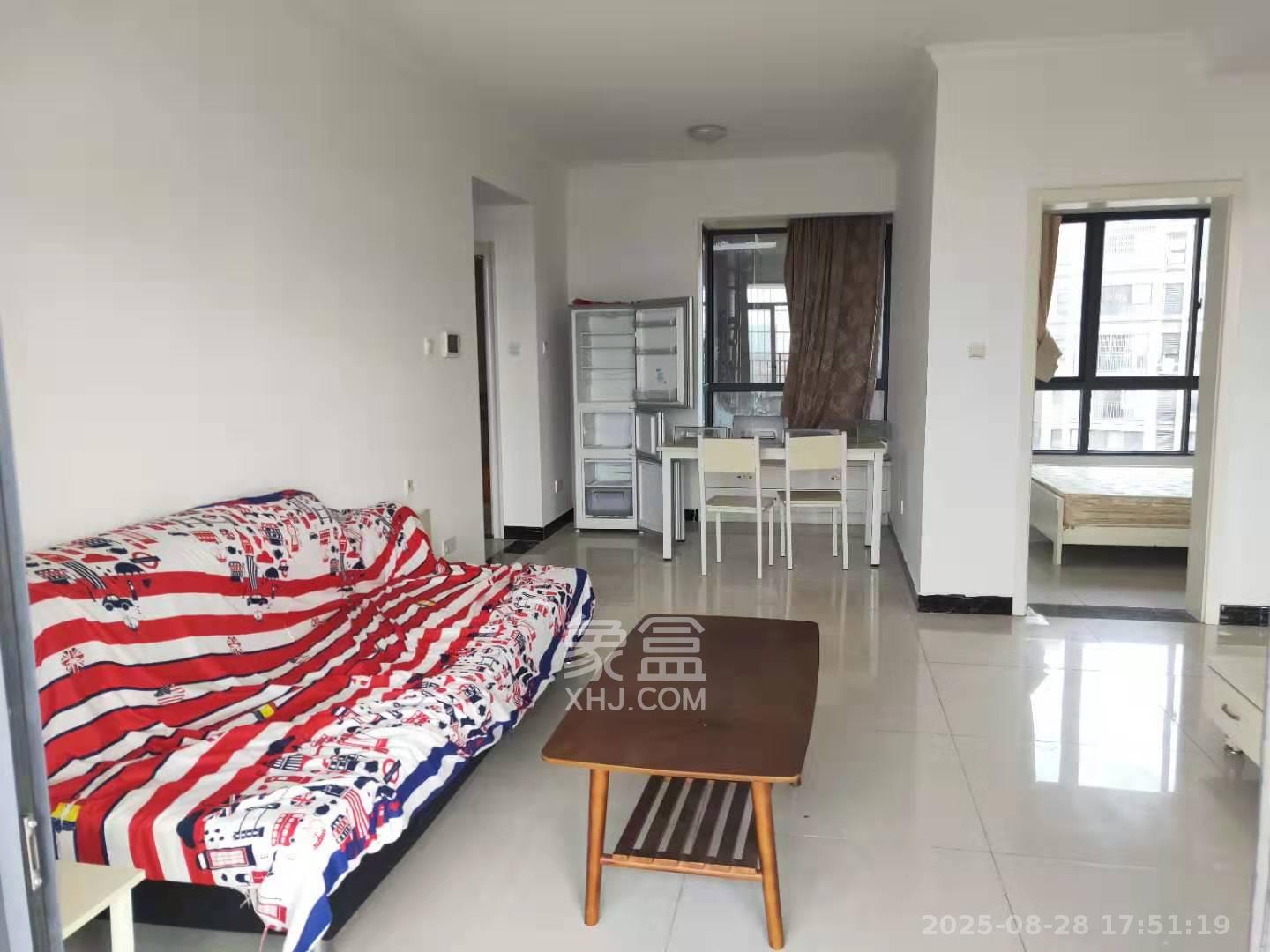 秀峰景园（领秀峰）  3室1厅1卫   2100.00元/月室内图1