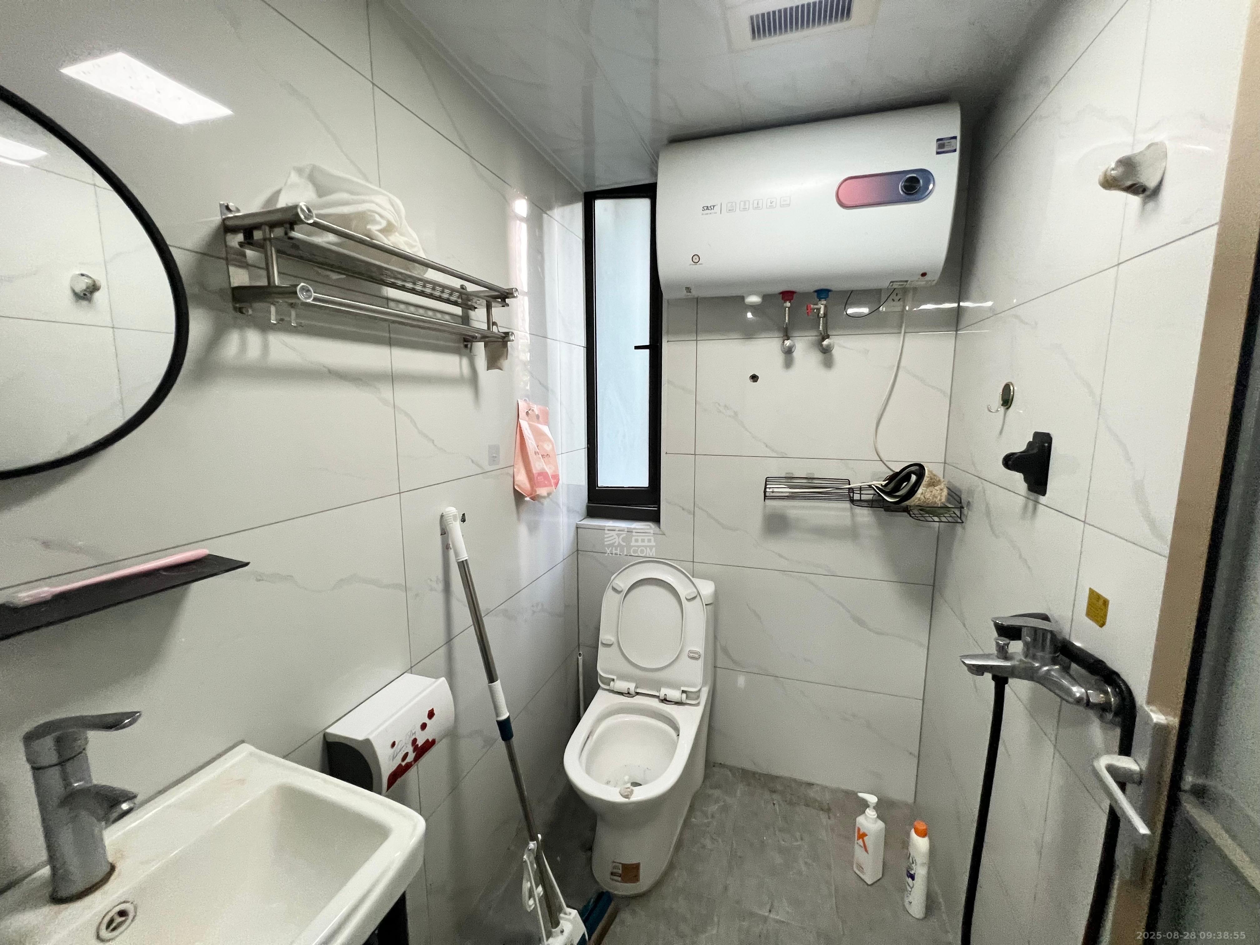 东合新苑  2室1厅1卫    1800.0元/月室内图