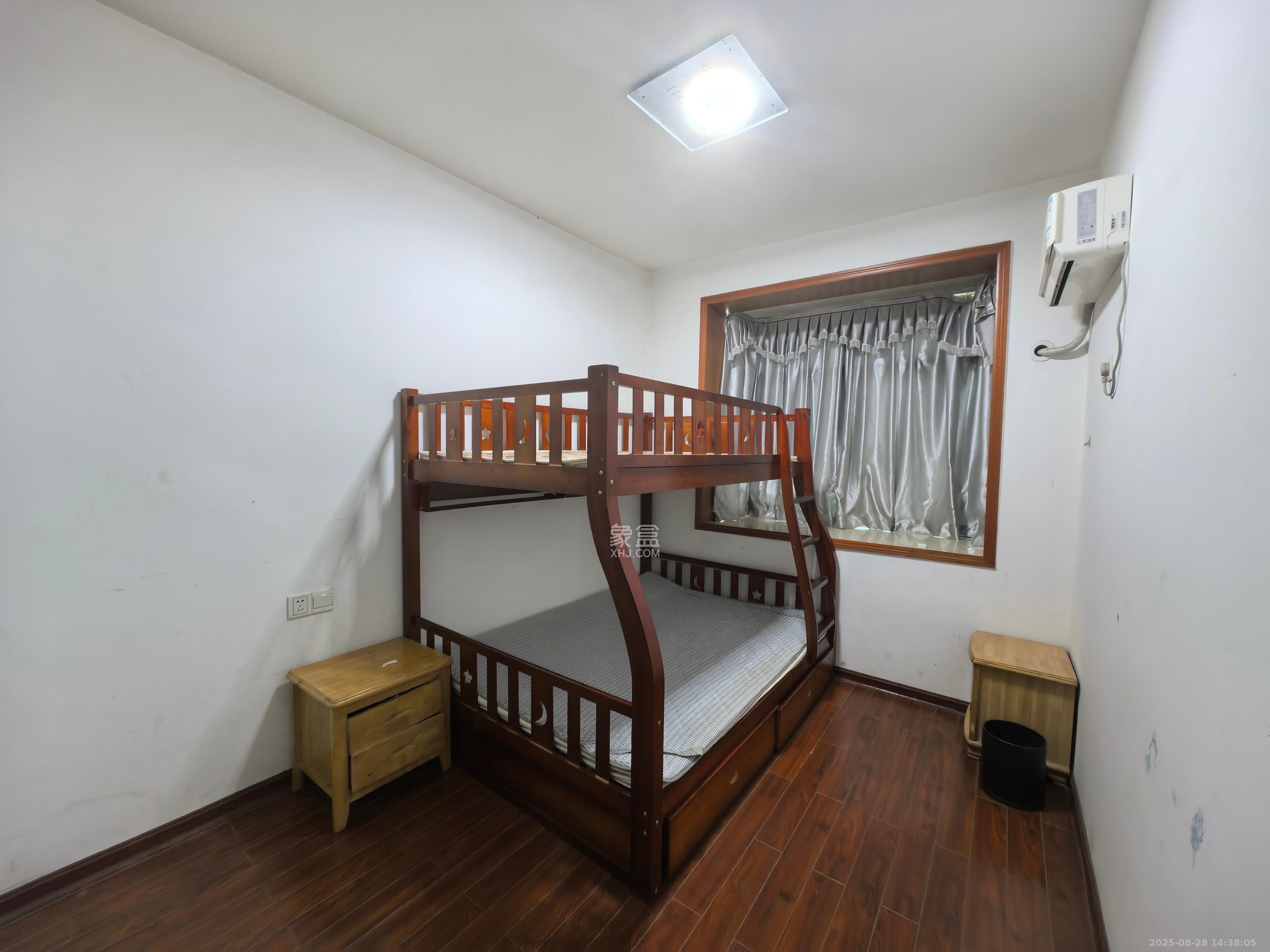 兴联母山小区  3室2厅2卫    1500.0元/月室内图