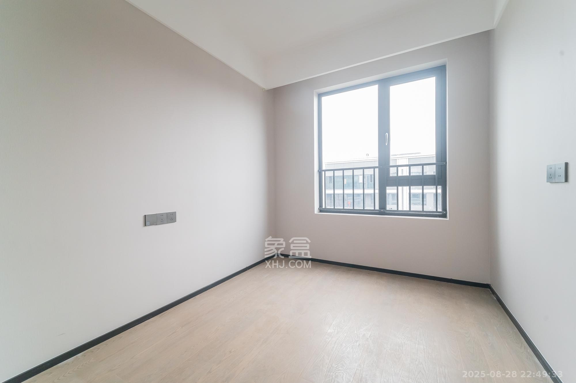 万科松湖天地 4室2厅2卫 198.8万 万科松湖天地 4室2厅2卫 198.8万卧室