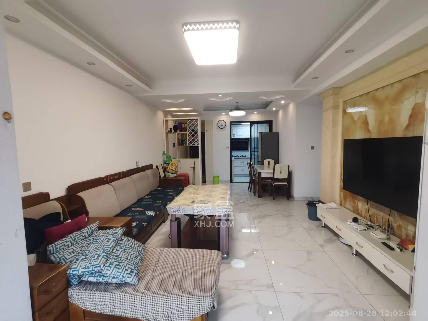 山语城三期 3室2厅2卫 2300.0元/月 山语城三期 3室2厅2卫 2300.0元/月室内图