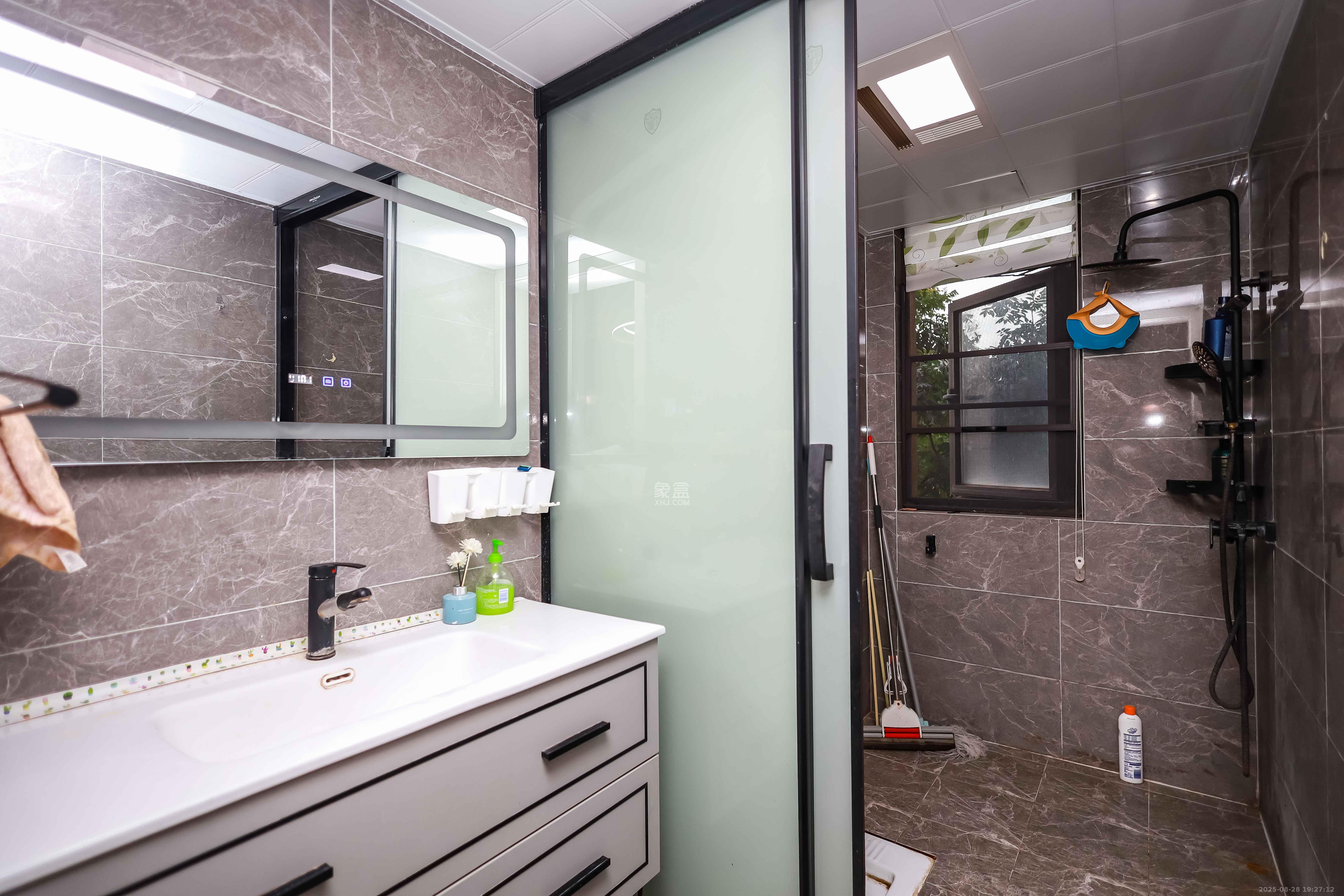 奥克斯缔壹城  4室2厅2卫    119.8万 奥克斯缔壹城  4室2厅2卫    119.8万卫生间