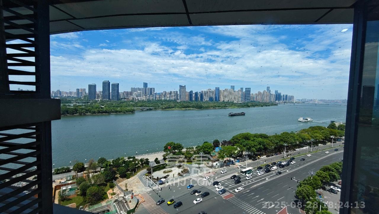 潮宗御苑 4室2厅2卫 8000.0元/月 潮宗御苑 4室2厅2卫 8000.0元/月室内图