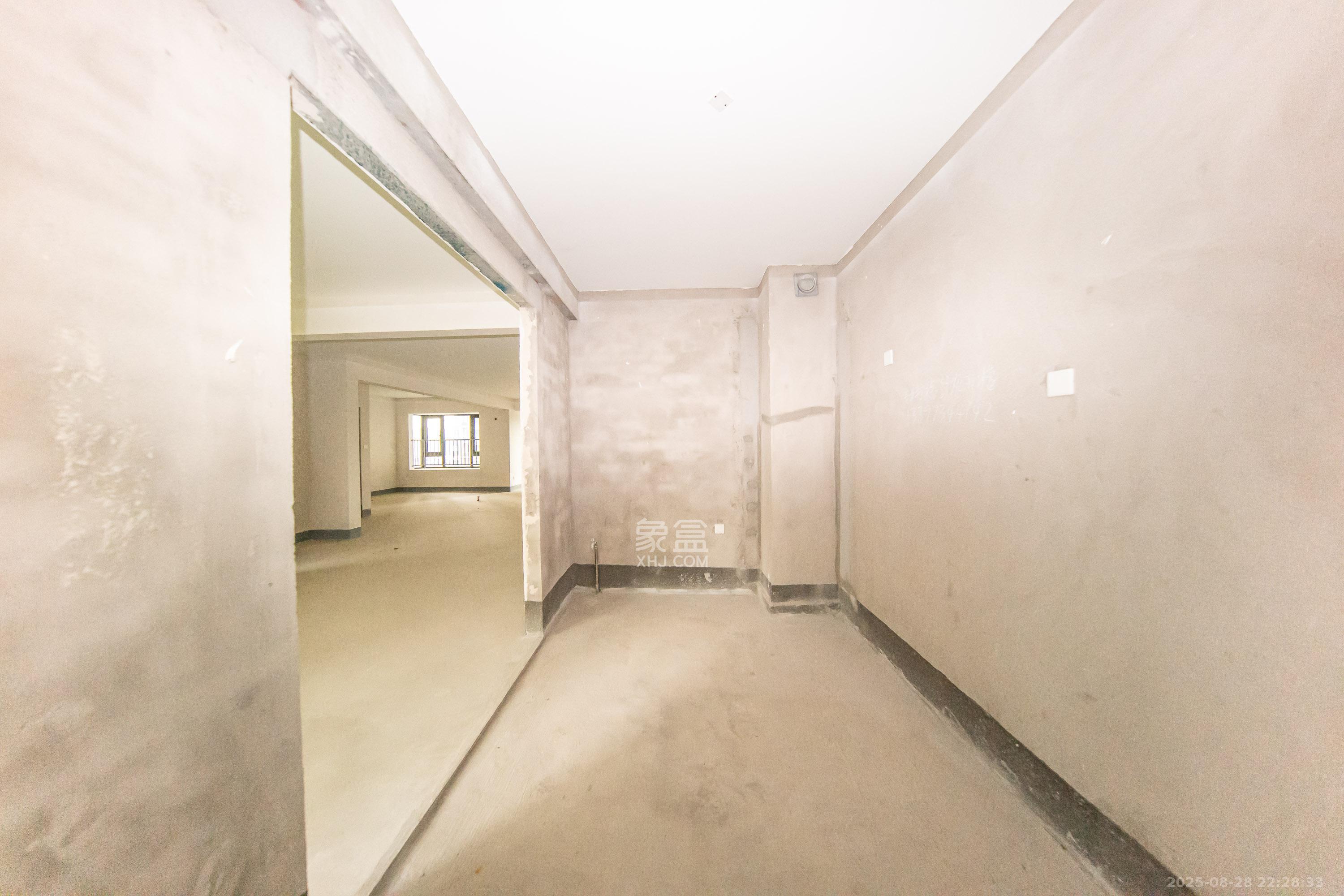 建投象山国际  6室2厅3卫    215.0万 建投象山国际  6室2厅3卫    215.0万厨房