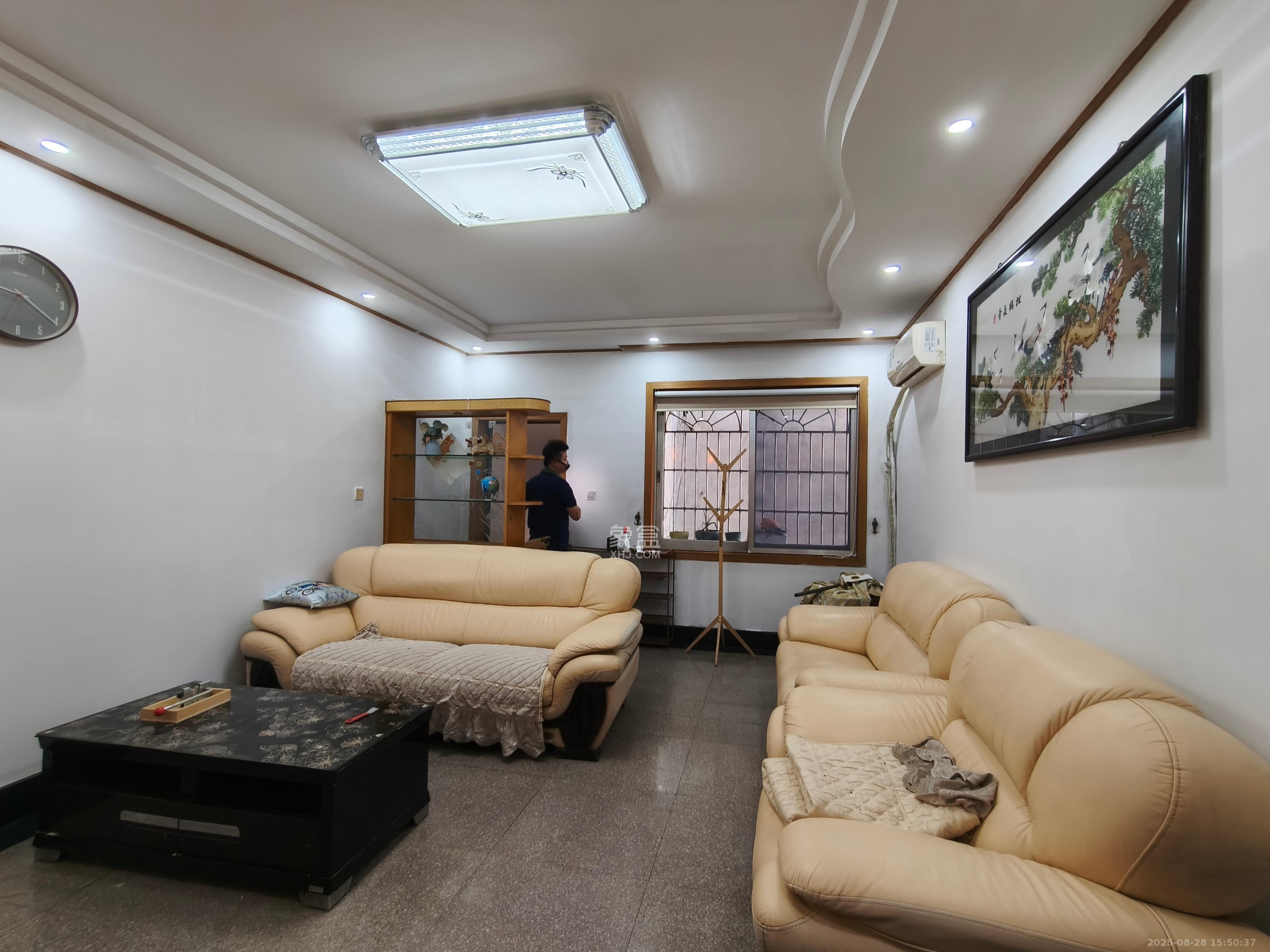 杨家山武警宿舍  3室2厅1卫    2000.0元/月 杨家山武警宿舍  3室2厅1卫    2000.0元/月室内图